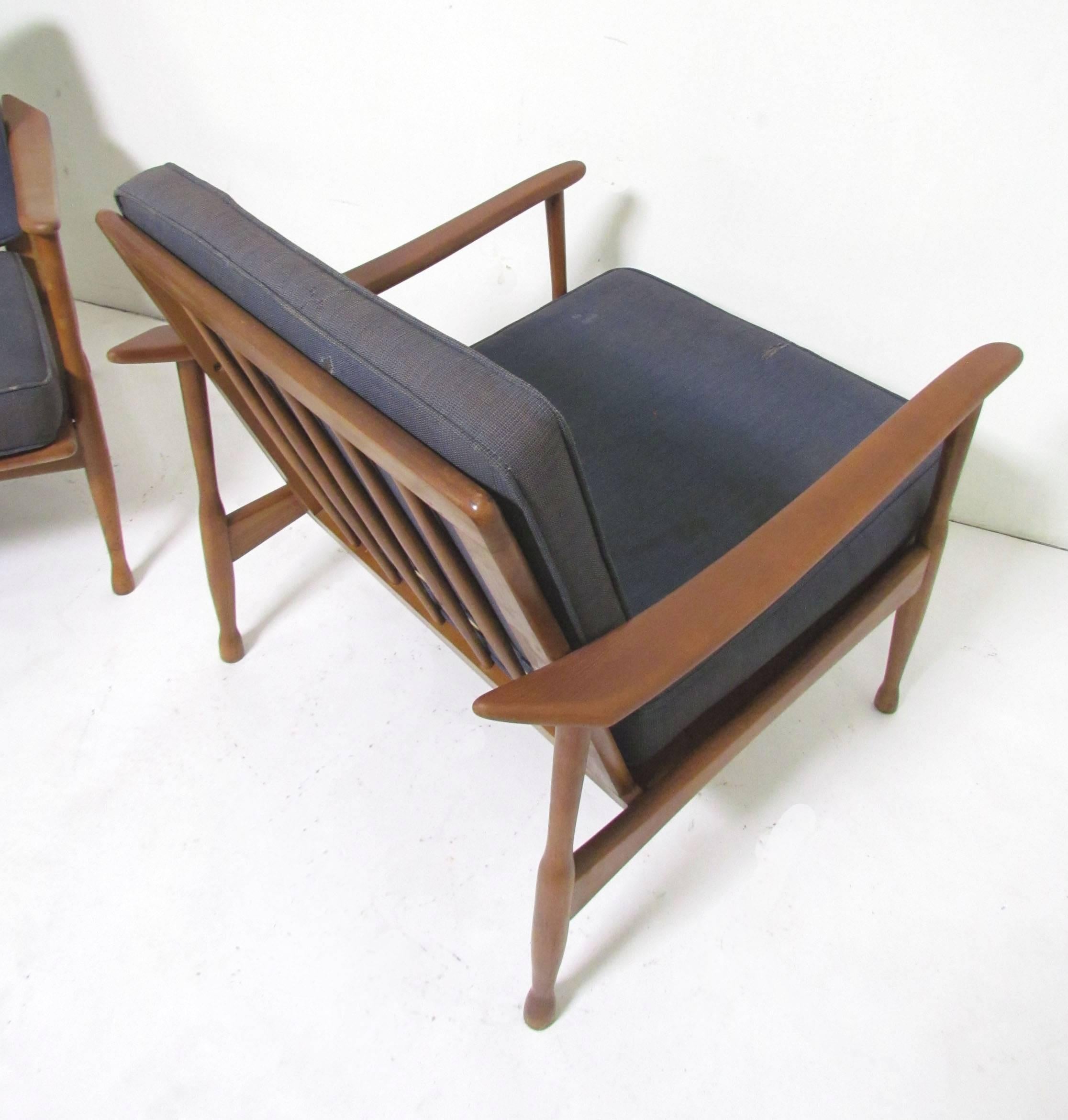 Pair of Mid-Century Italian Lounge Chairs, circa 1960s In Good Condition In Peabody, MA