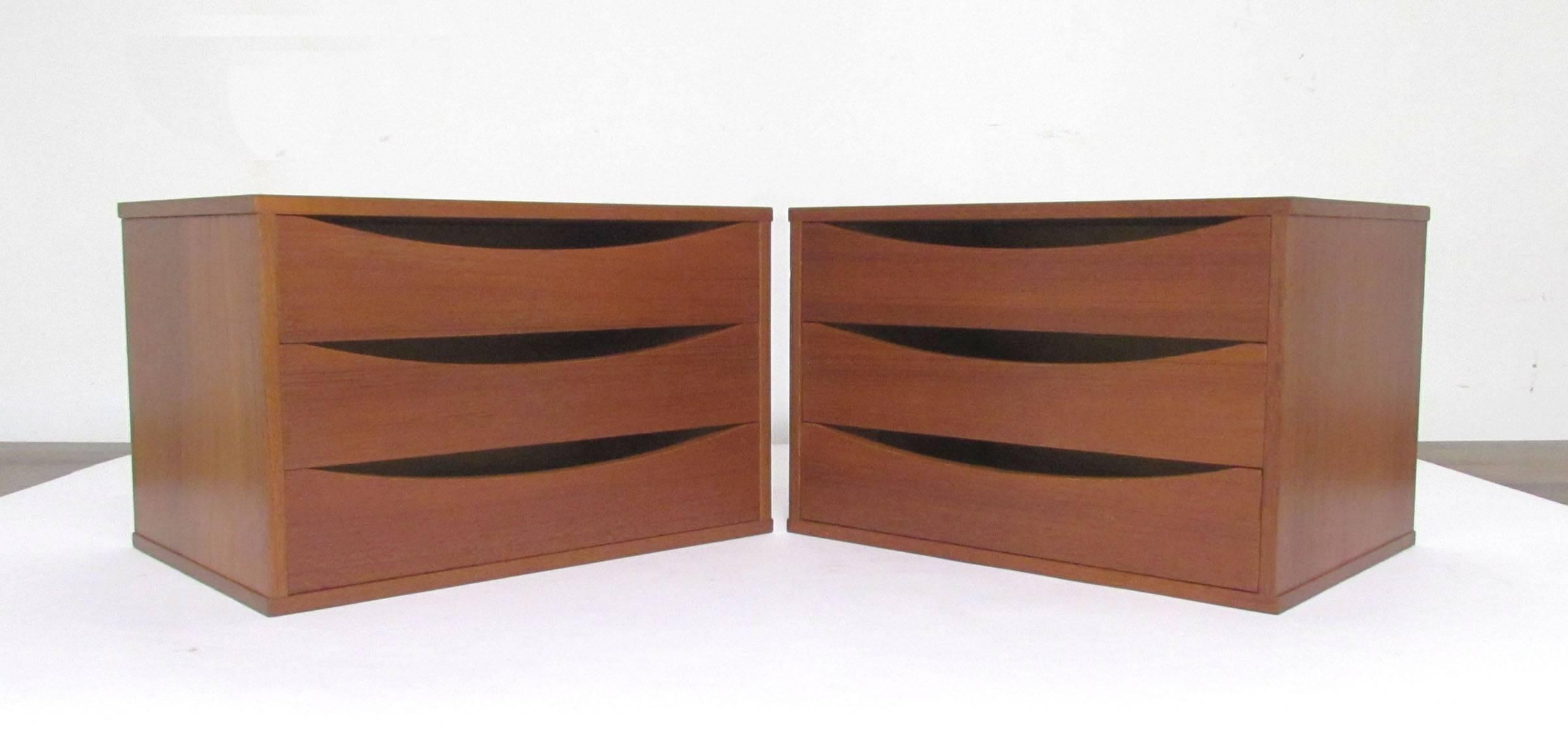 Pair of Arne Vodder teak boxes that can be used as jewelry boxes or desktop paper organizers, side by side or stacked.