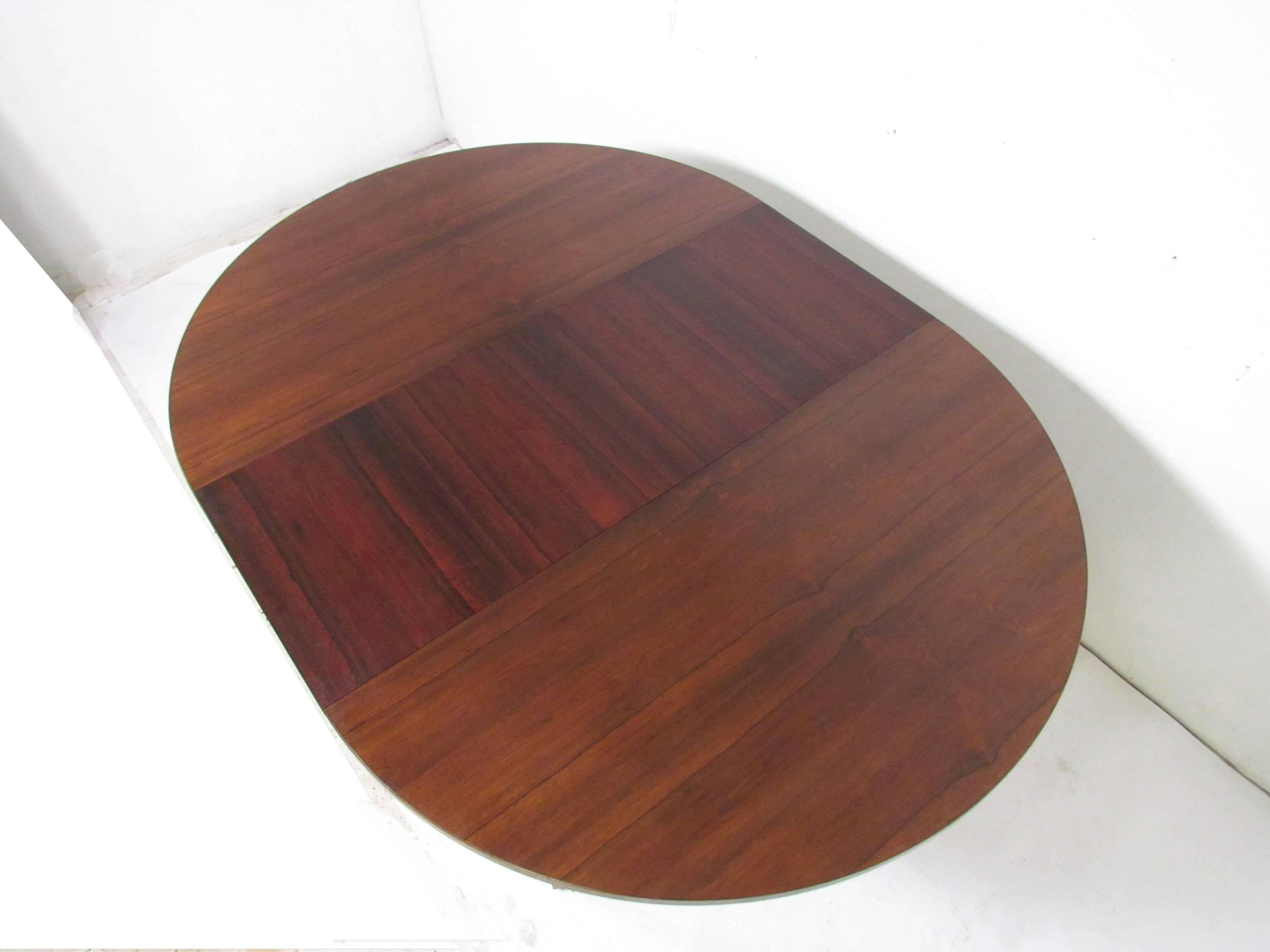 Mid-20th Century Stildomus Round Rosewood Dining Table with Butterfly Leaf, Italy, circa 1960s