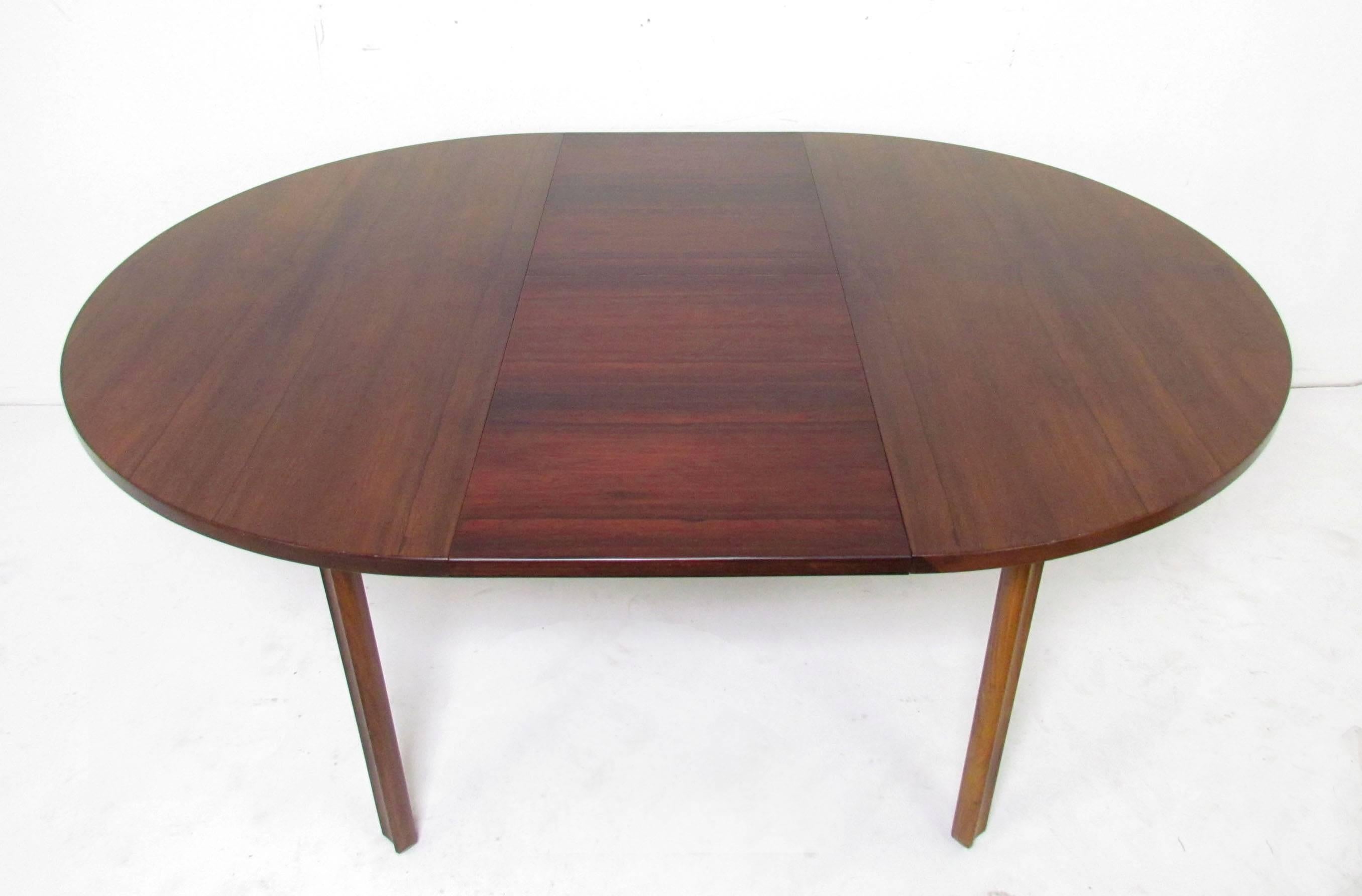 Stildomus Round Rosewood Dining Table with Butterfly Leaf, Italy, circa 1960s 1