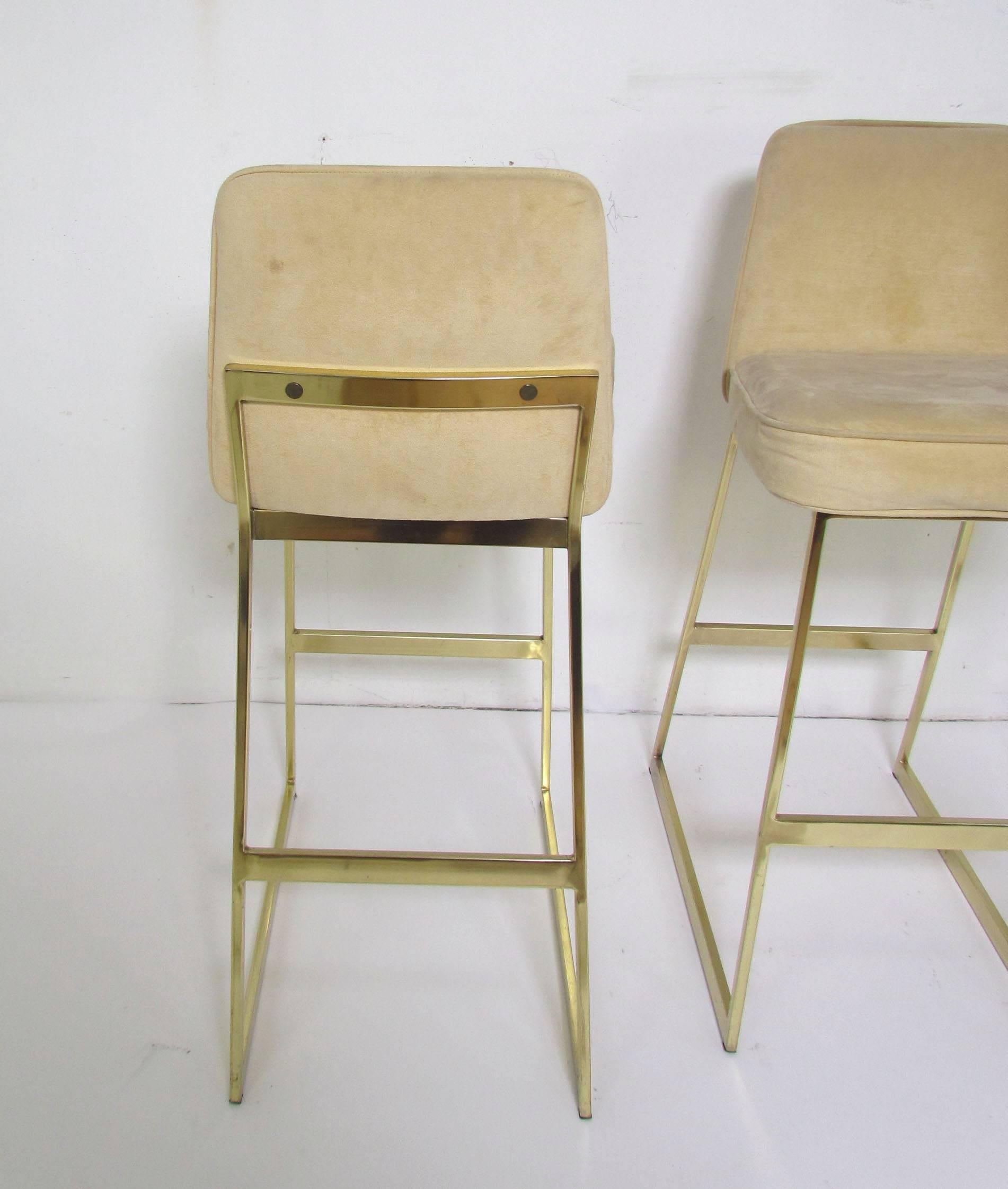 Set of Three Brass Bar Stools in the Manner of Milo Baughman by Tri-Mark In Good Condition In Peabody, MA