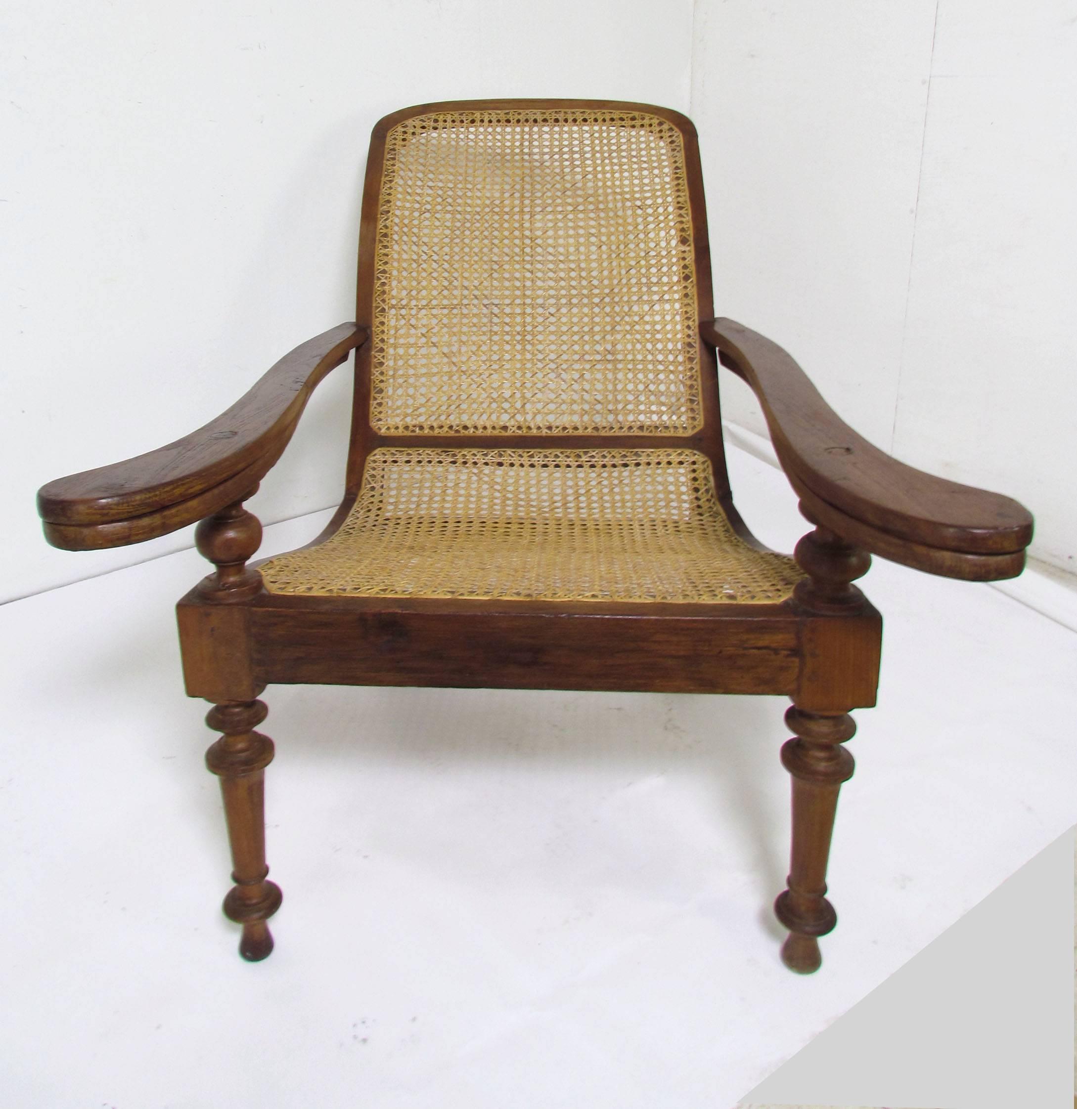 plantation chair with swivel arms
