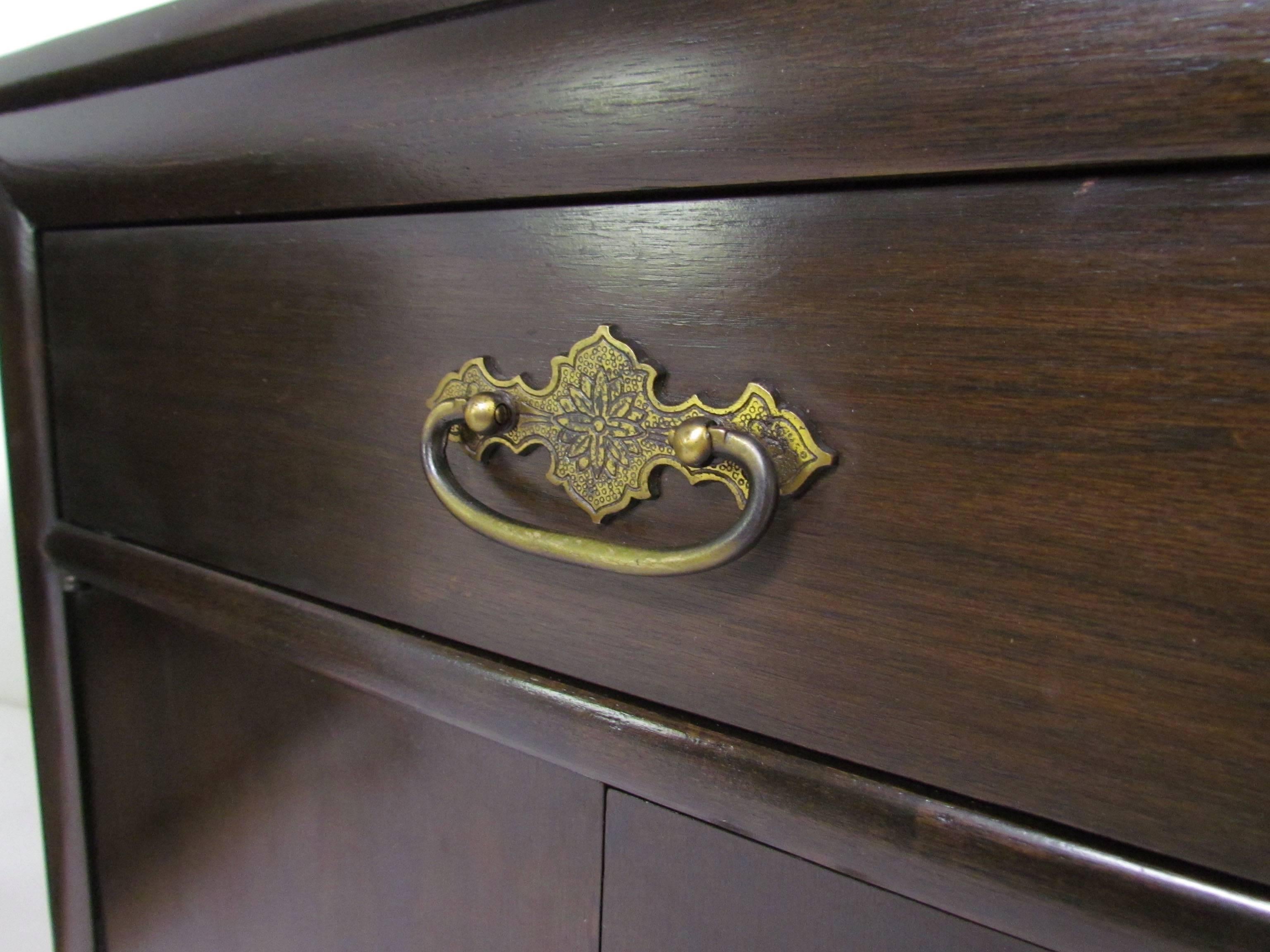 Lacquered Pair of Mid-Century Asian Inspired Nightstands by Ray Sabota for Century 