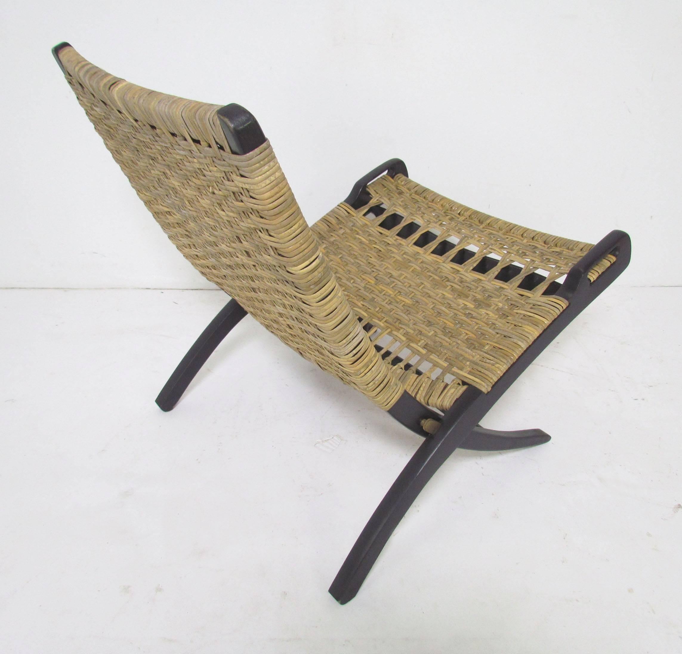 Mid-20th Century Pair of Mid-Century Cane Folding Safari Chairs in the Manner of Hans Wegner