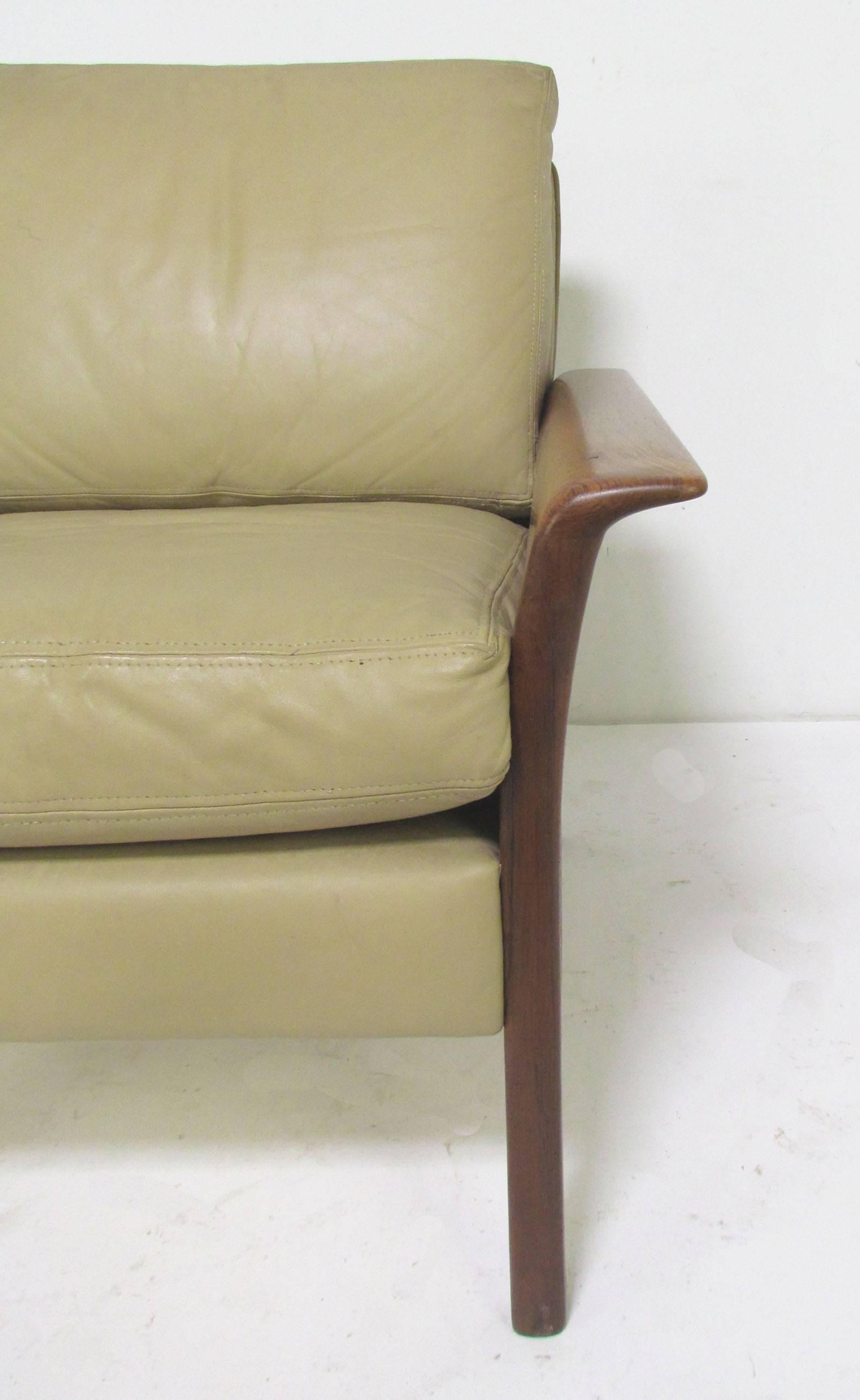 Danish Modern Leather and Rosewood Lounge Armchair by Hans Olsen for Vatne In Good Condition In Peabody, MA