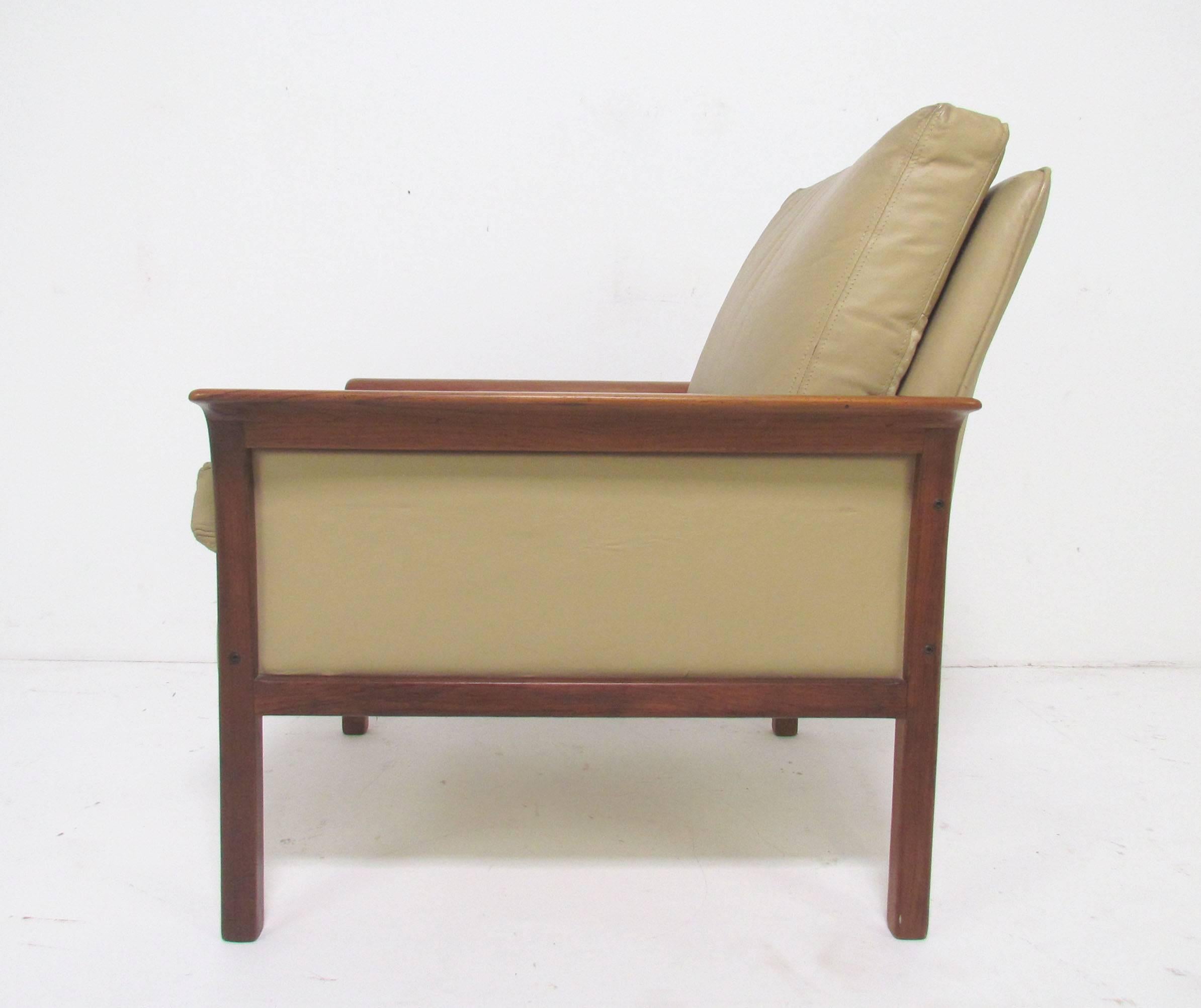 Leather and rosewood lounge armchair by Hans Olsen for Vatne Møbler, Norway, circa 1960s.