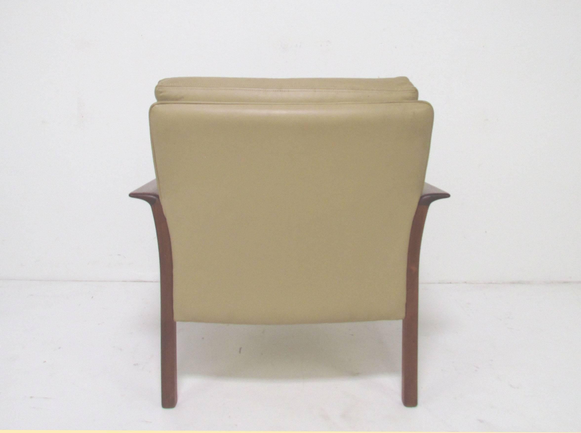 Mid-20th Century Danish Modern Leather and Rosewood Lounge Armchair by Hans Olsen for Vatne