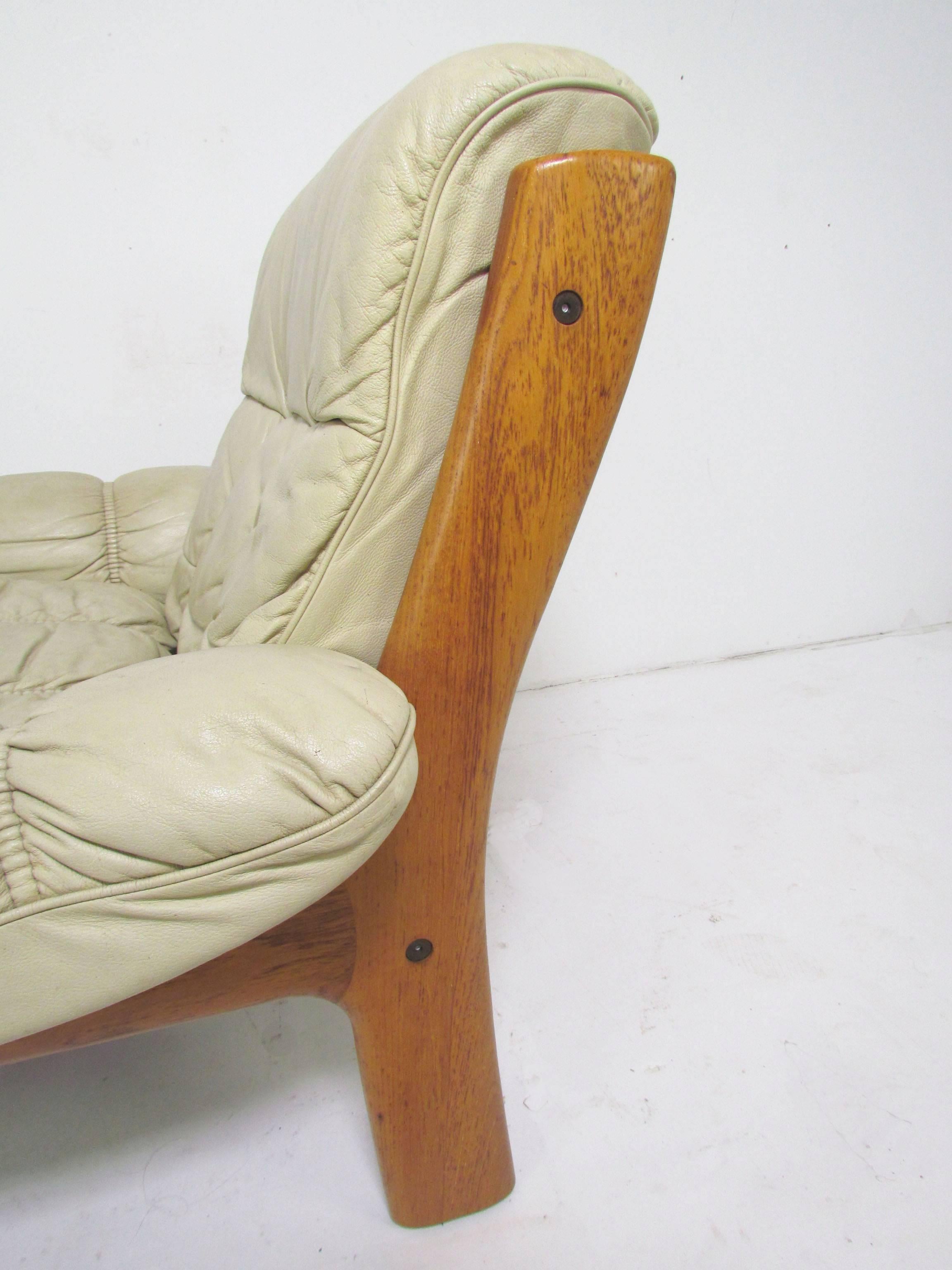 Scandinavian Modern Teak and Leather Lounge Chair by Ekornes In Good Condition In Peabody, MA