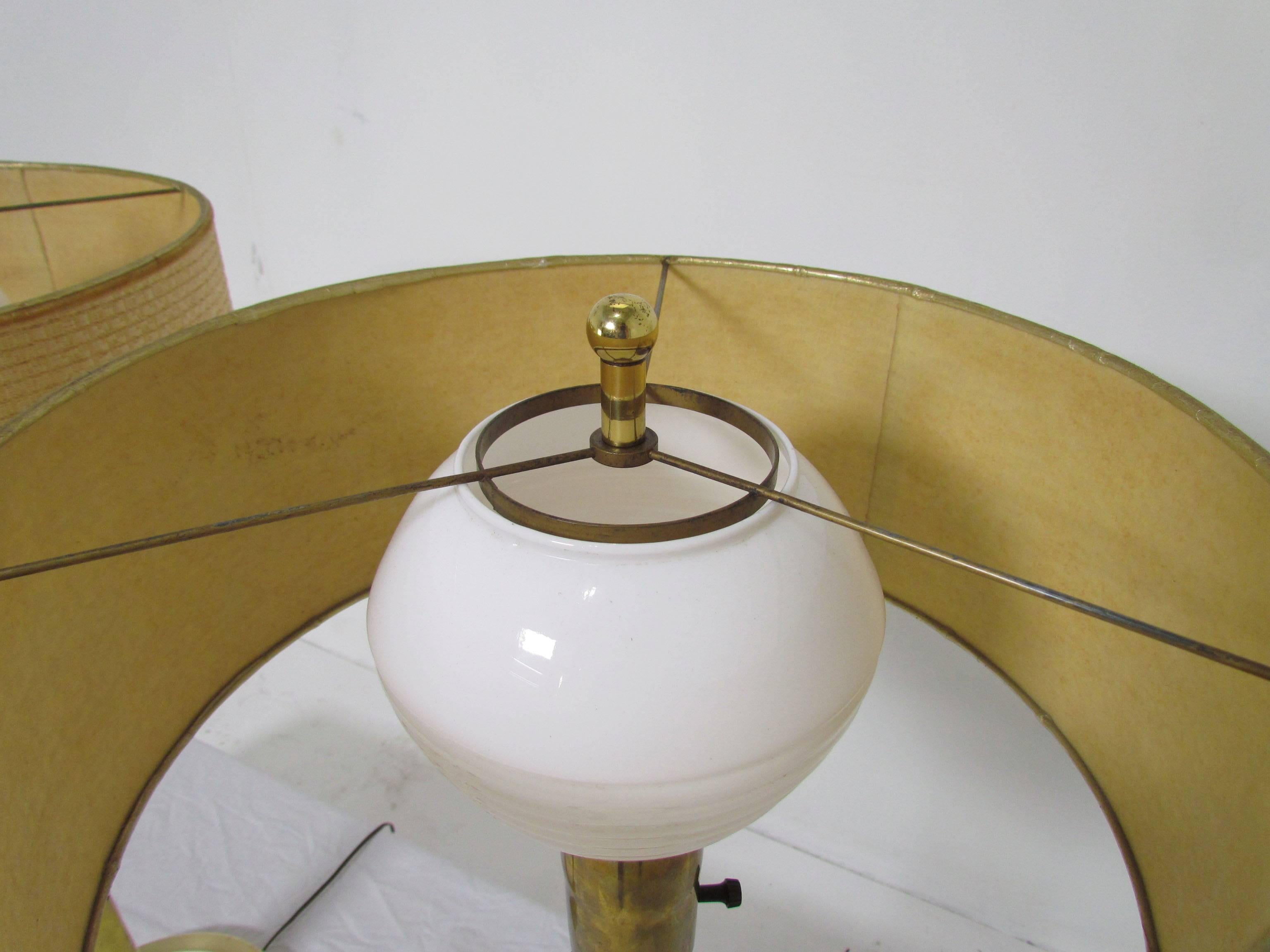 Mid-20th Century Pair of Hollywood Regency Brass Table Lamps in Manner of Tommi Parzinger
