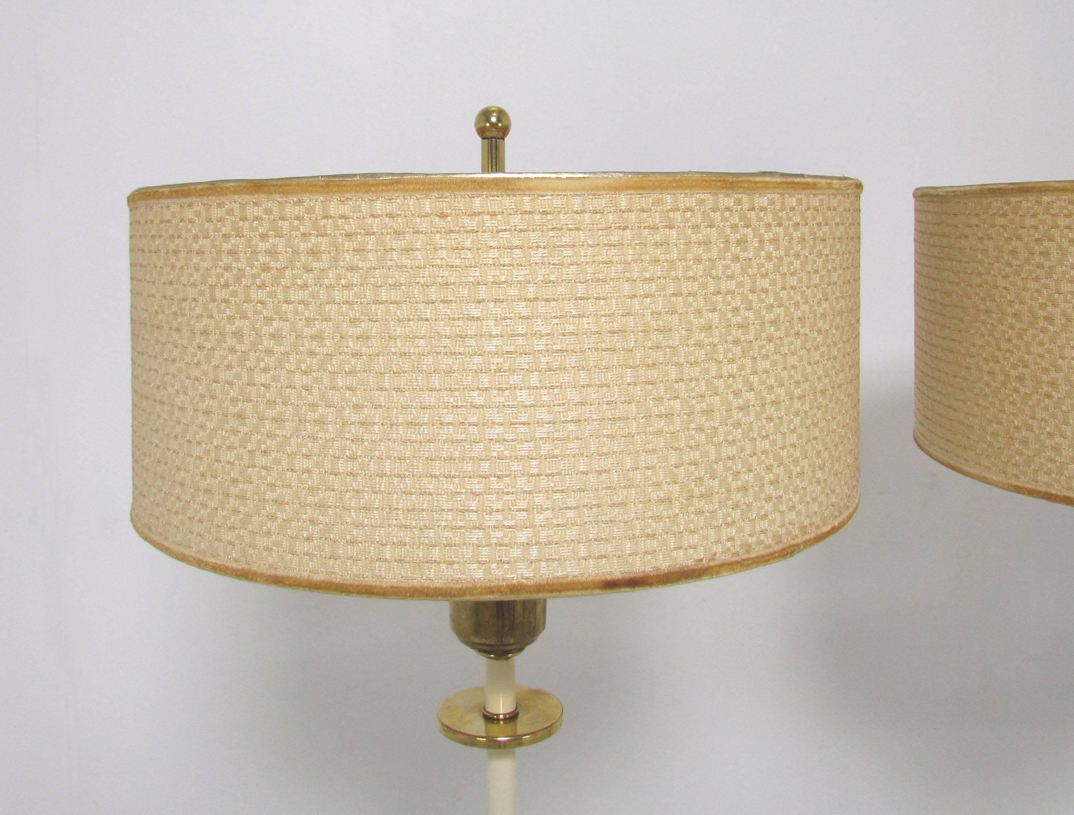 Pair of Hollywood Regency Brass Table Lamps in Manner of Tommi Parzinger In Good Condition In Peabody, MA