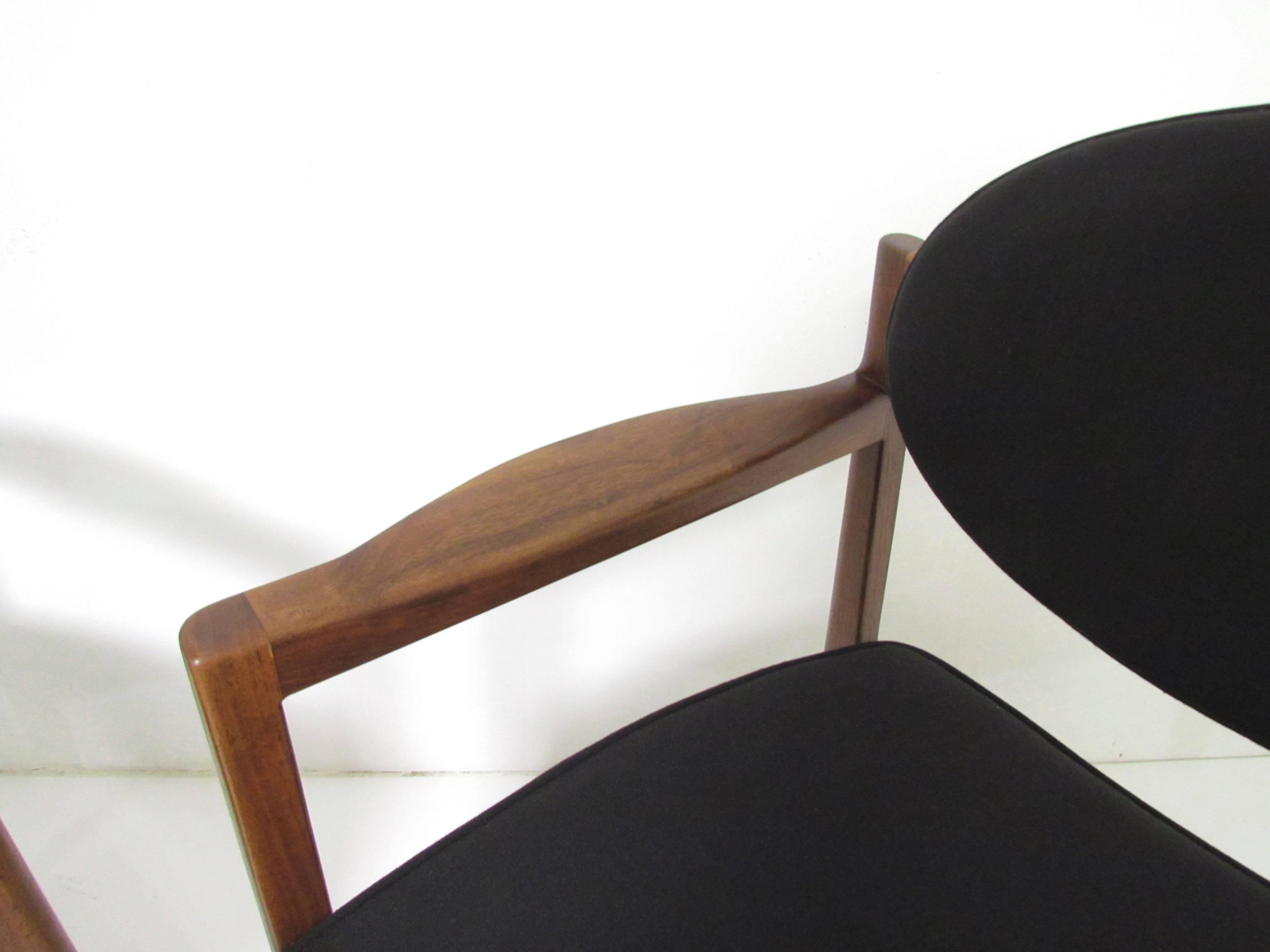 Upholstery Pair of Mid-Century Modern Armchairs by Jens Risom