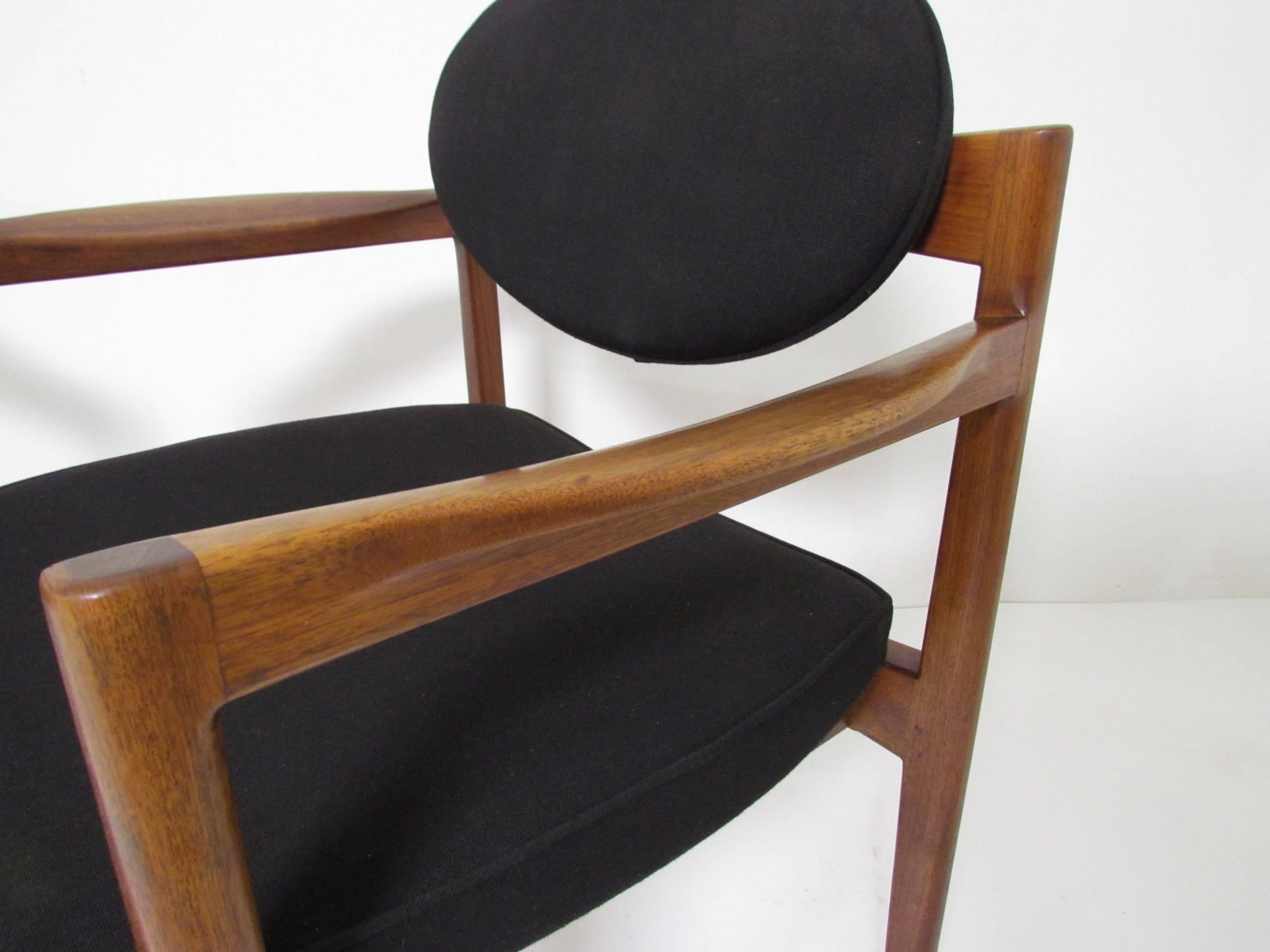 Pair of Mid-Century Modern Armchairs by Jens Risom 2
