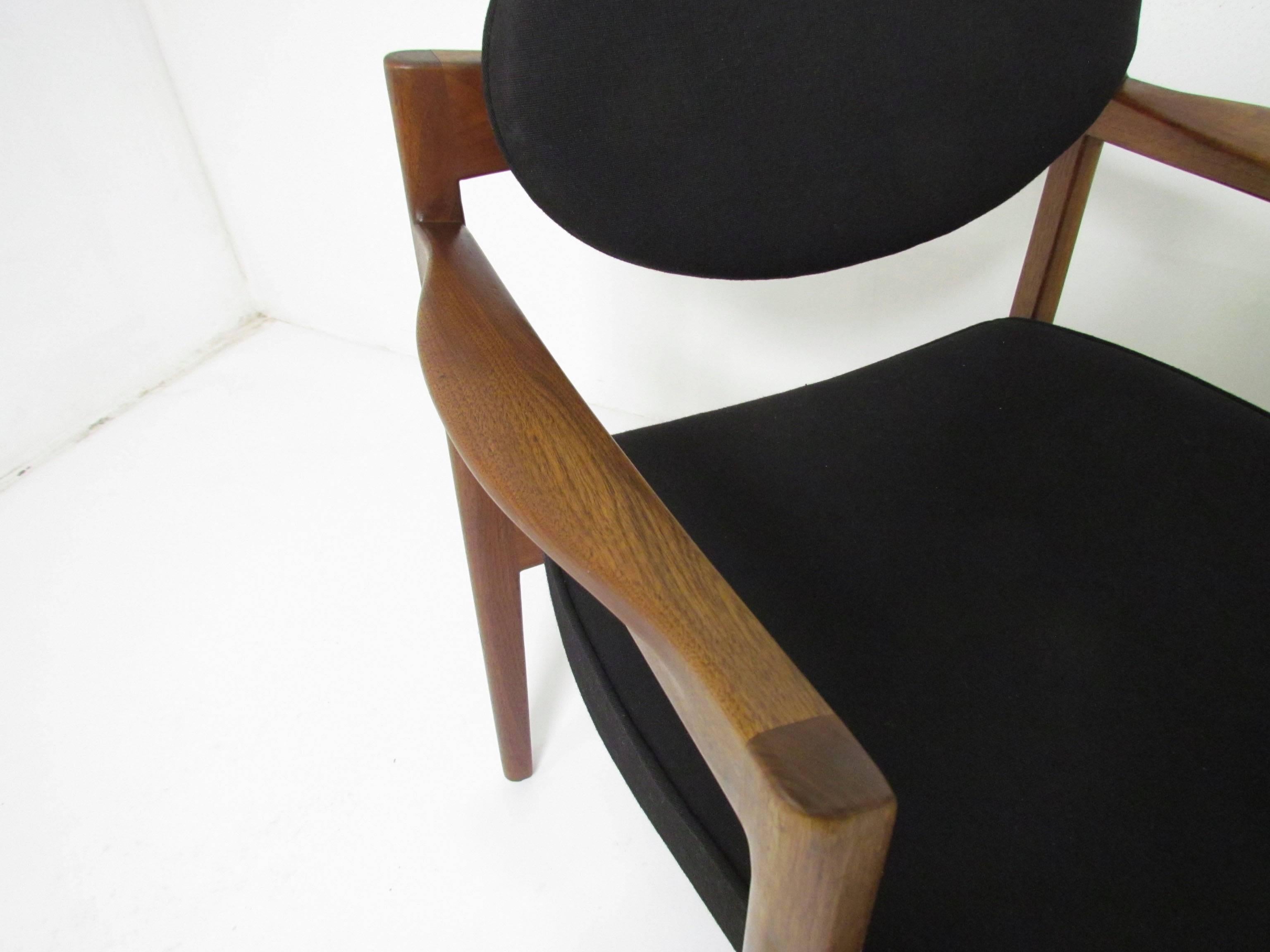 Pair of Mid-Century Modern Armchairs by Jens Risom 1