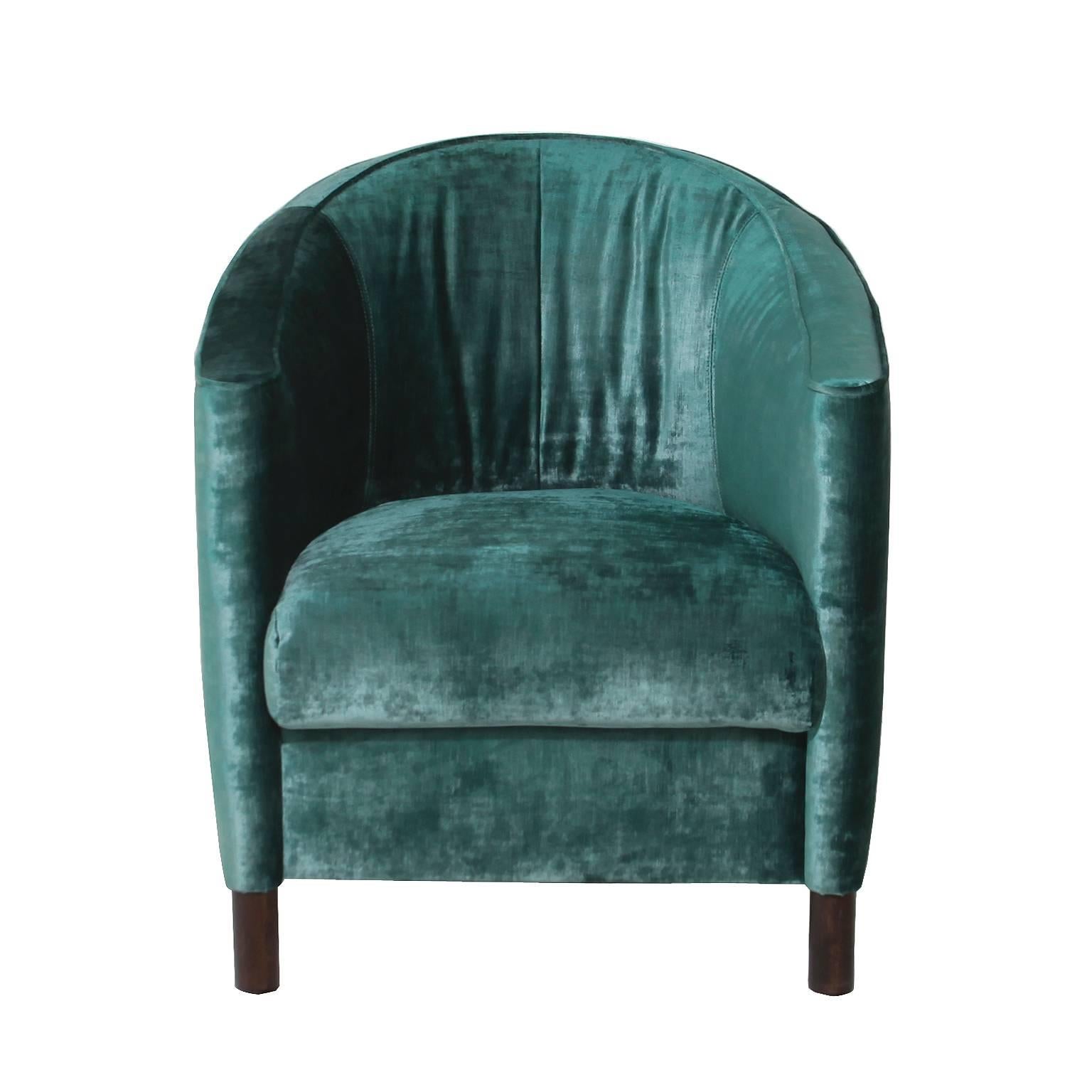 Barrel back occasional chair with turquoise velvet upholstery

Measures: Seat depth 19
Seat high 17.