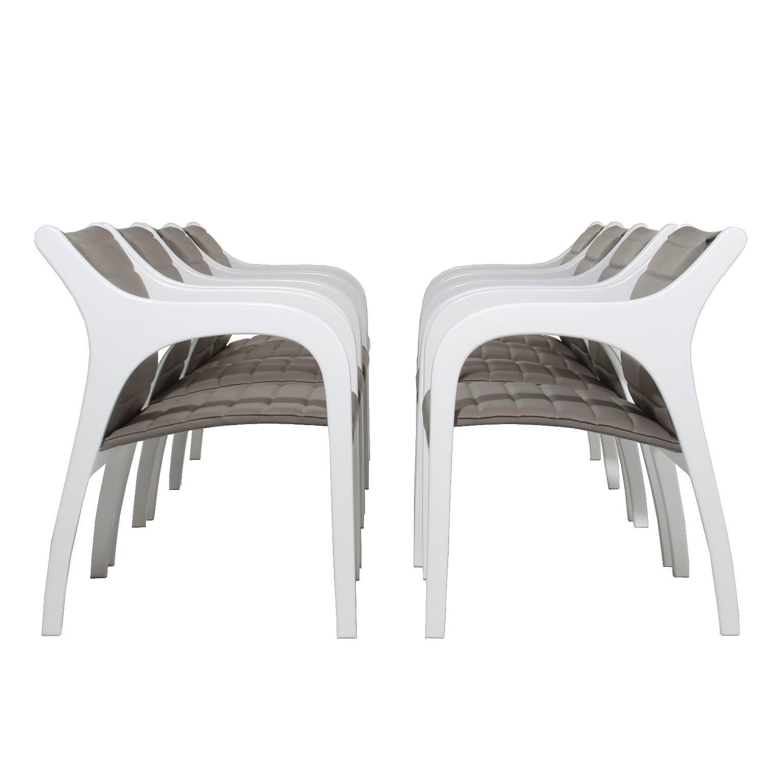  Set of Eight White with Gray Leather Dining Chairs or Armchairs with Slope Arms In Good Condition For Sale In Los Angeles, CA