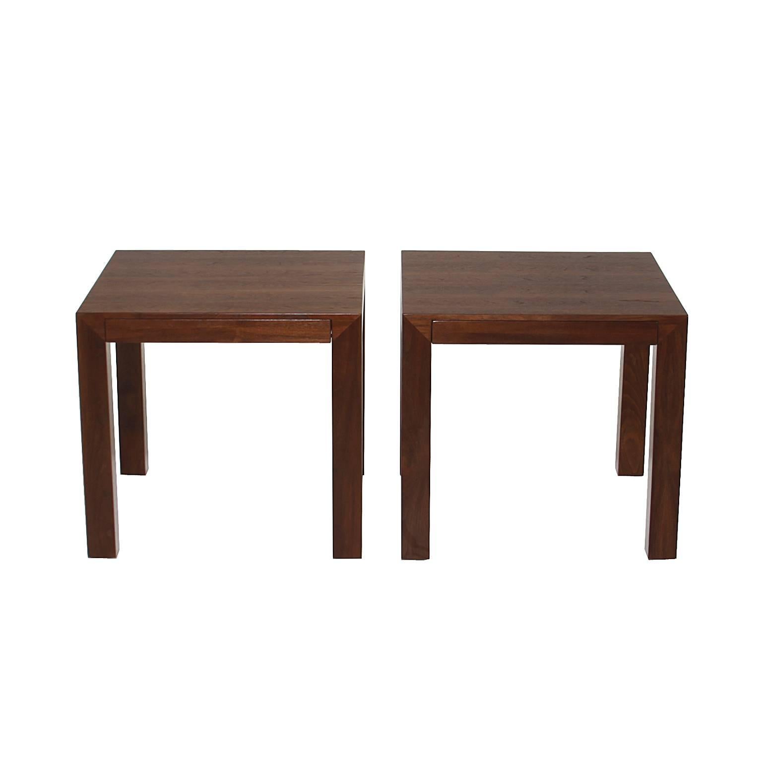 Pair of Minimal Walnut Side Tables with Drawers In Good Condition In Los Angeles, CA