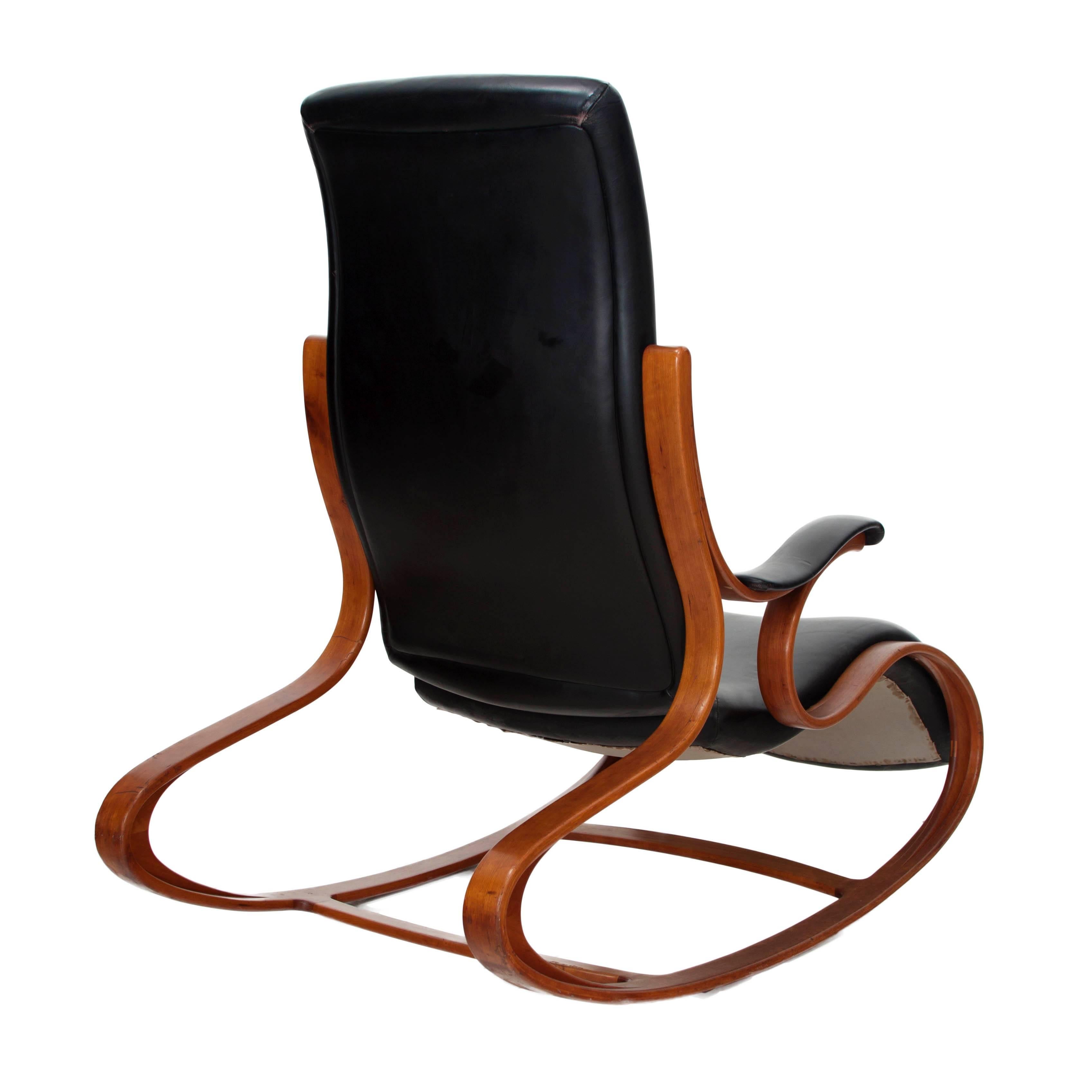 American Mark Henion Rocking Chair Handcrafted Bent Wood & Black Leather  For Sale