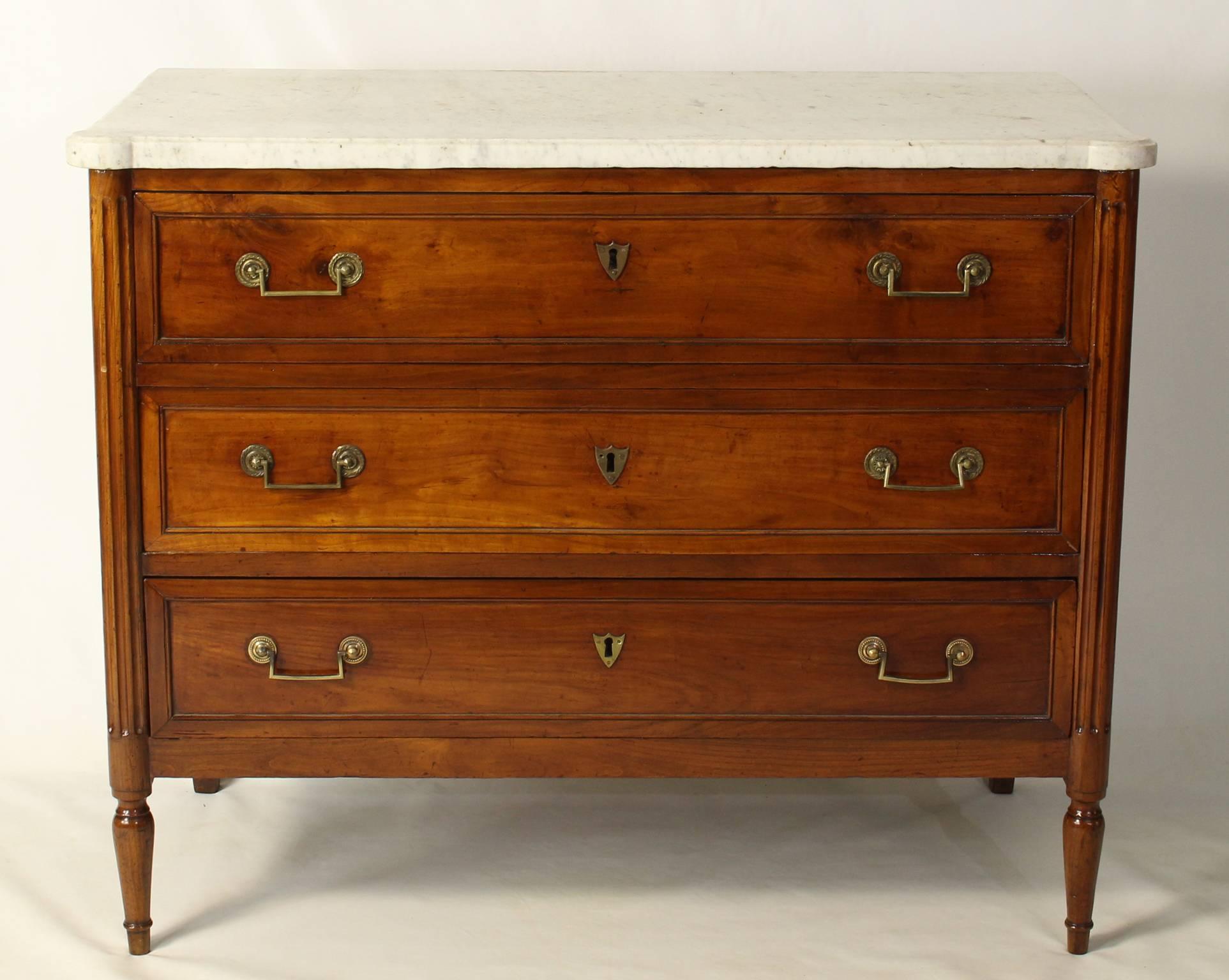 Early 19th Century French Directoire Commode In Good Condition In Kilmarnock, VA