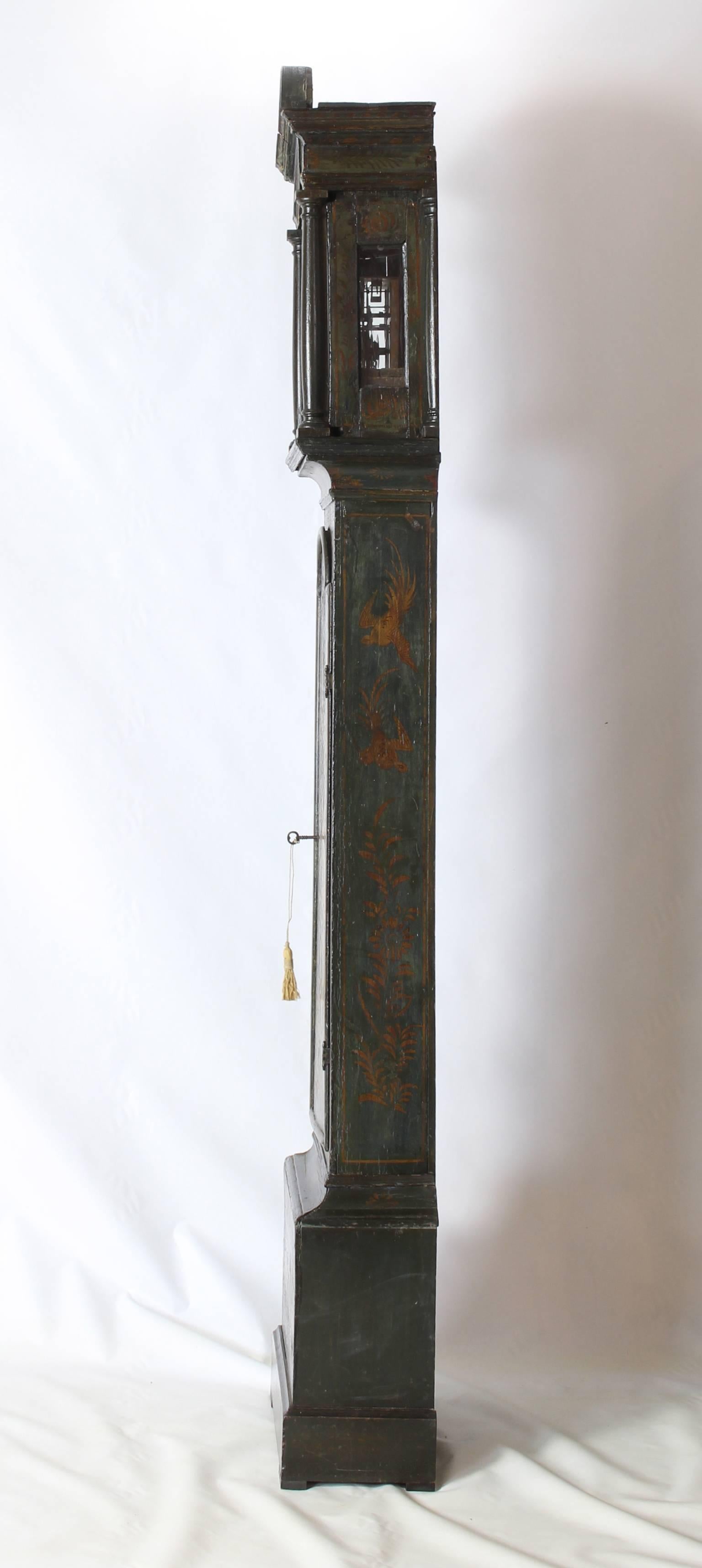 George III Green Japanned Chinoiserie Long Case Clock In Good Condition For Sale In Kilmarnock, VA