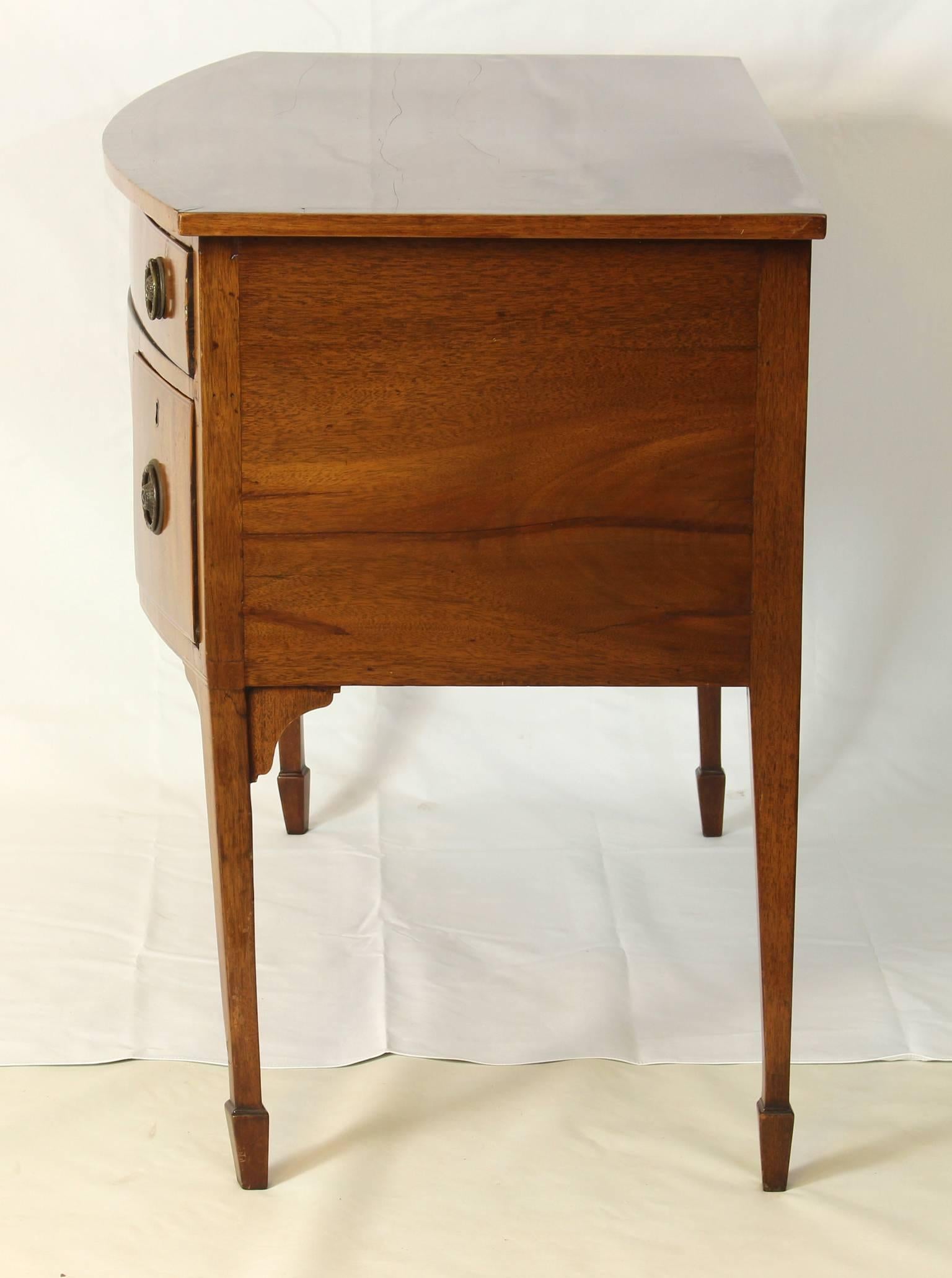 George III Diminutive English Sideboard In Excellent Condition In Kilmarnock, VA