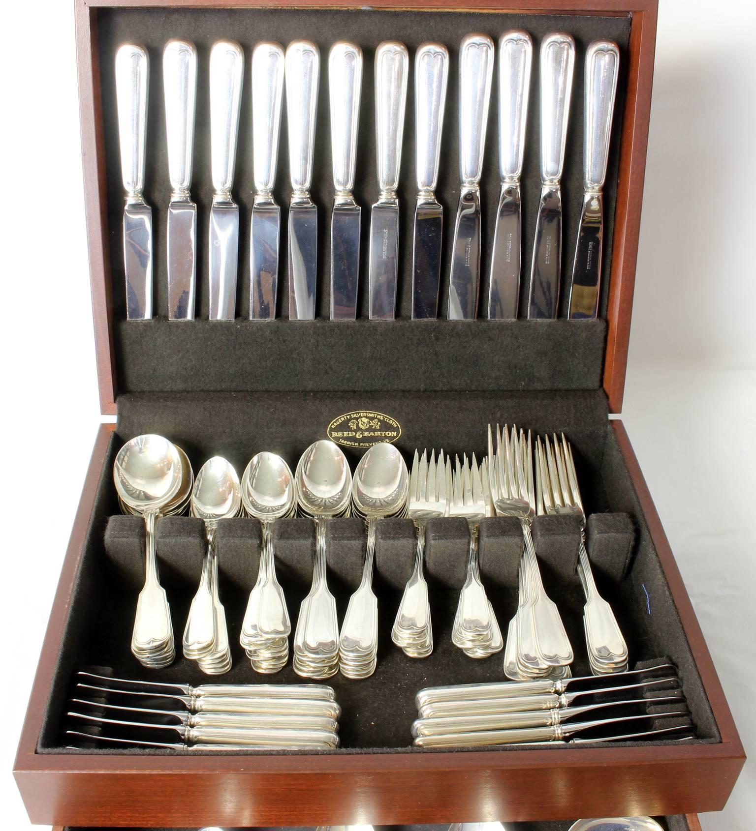 Large Set of Sterling Fiddle and Thread Flatware In Excellent Condition In Kilmarnock, VA