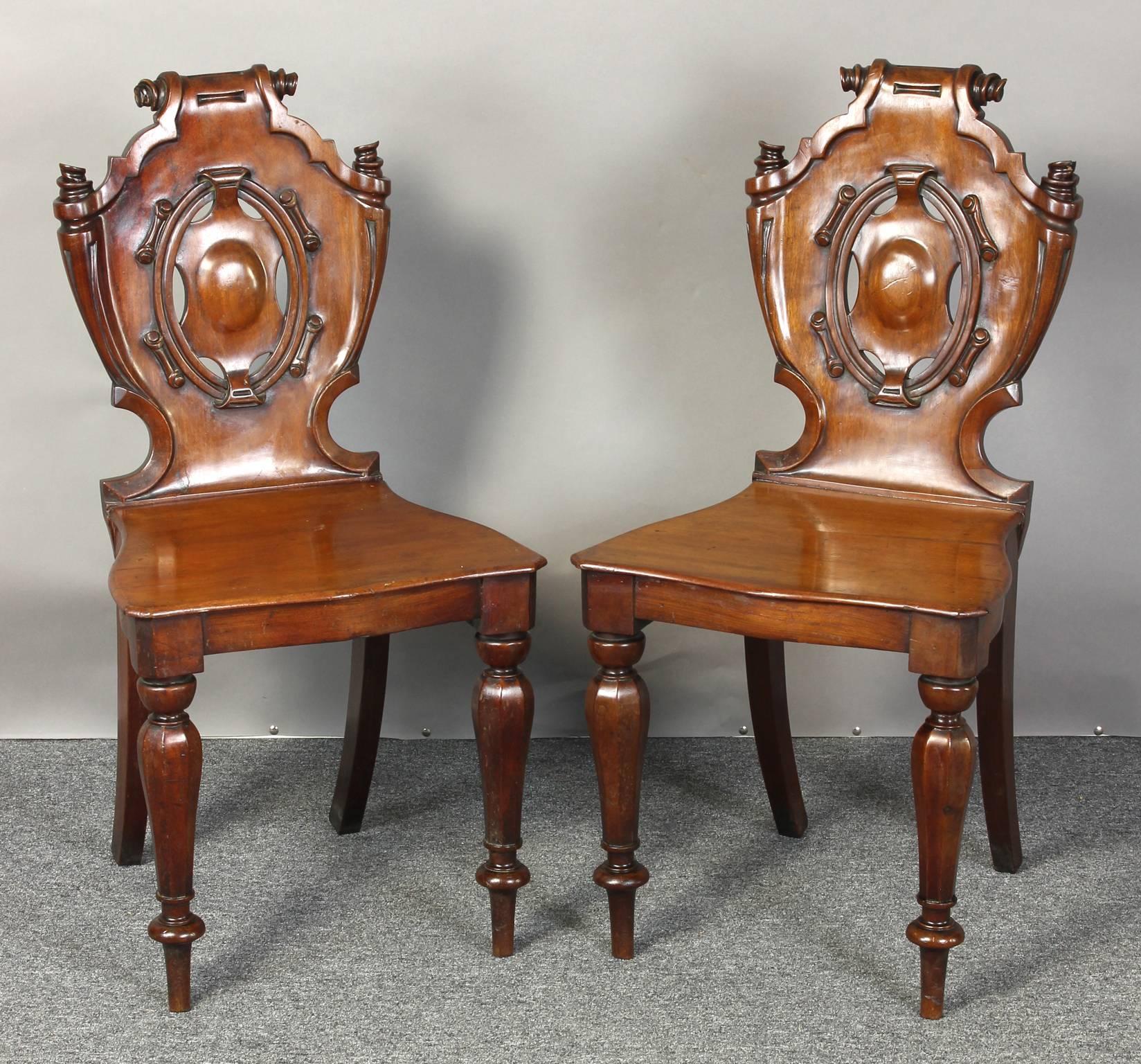 Pair of English William IV Carved Mahogany Hall Chairs In Excellent Condition In Kilmarnock, VA