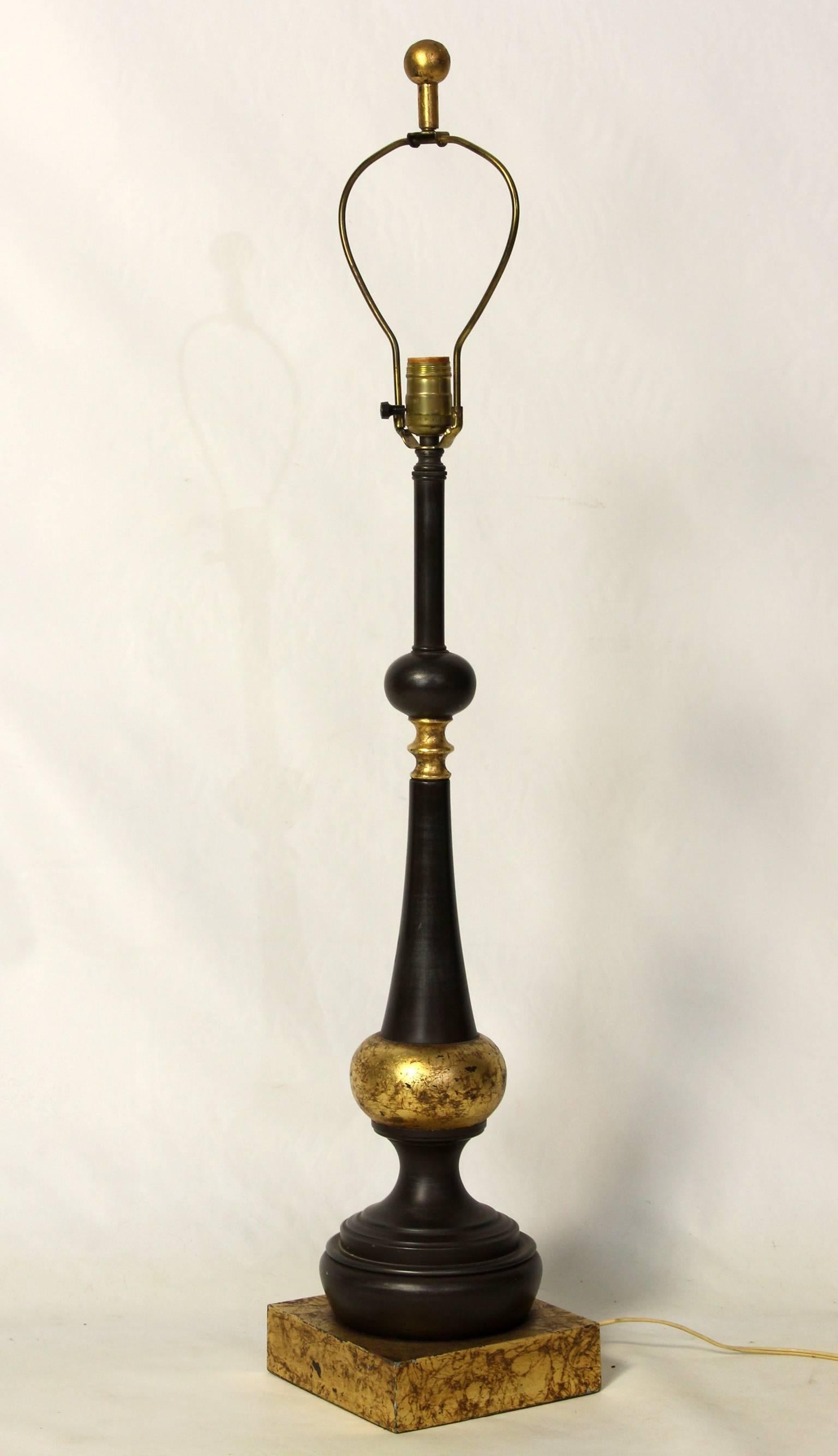 Mid-Century Balustrade Form Table Lamp In Excellent Condition In Kilmarnock, VA