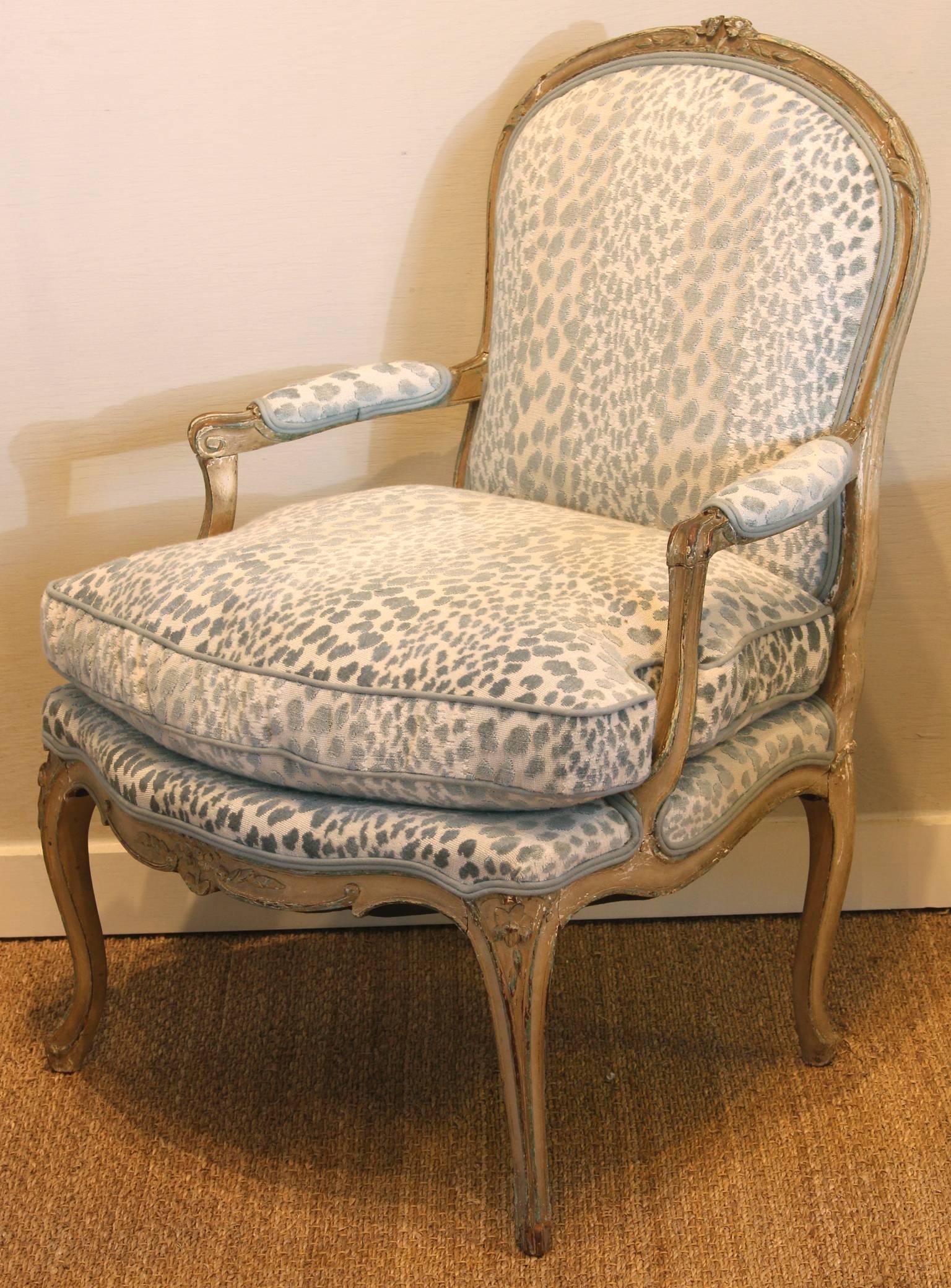 18th Century French Painted Fauteuils In Good Condition In Kilmarnock, VA