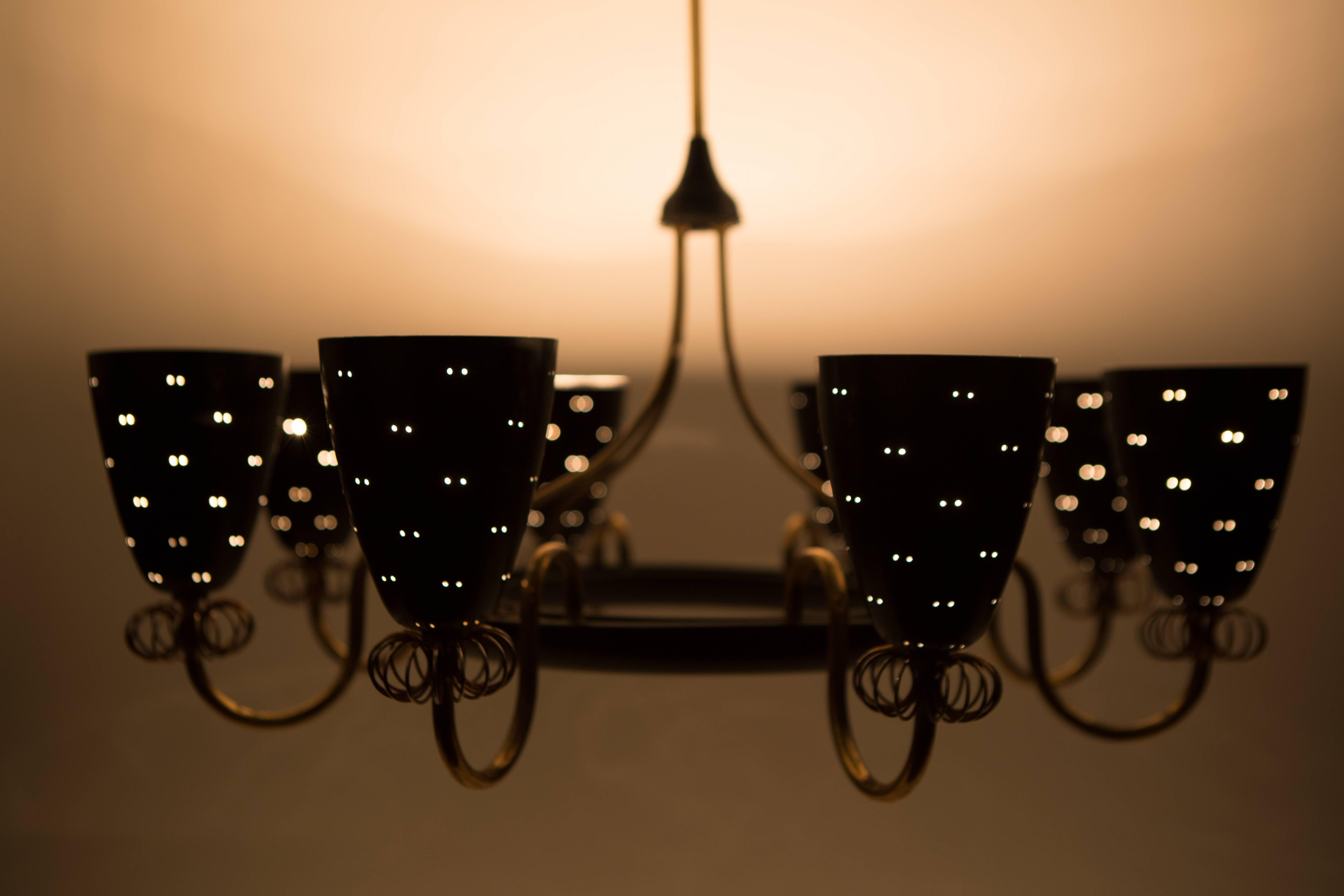 Finnish Impressive Mid-Century Modern Chandelier by Paavo Tynell for Lightolier