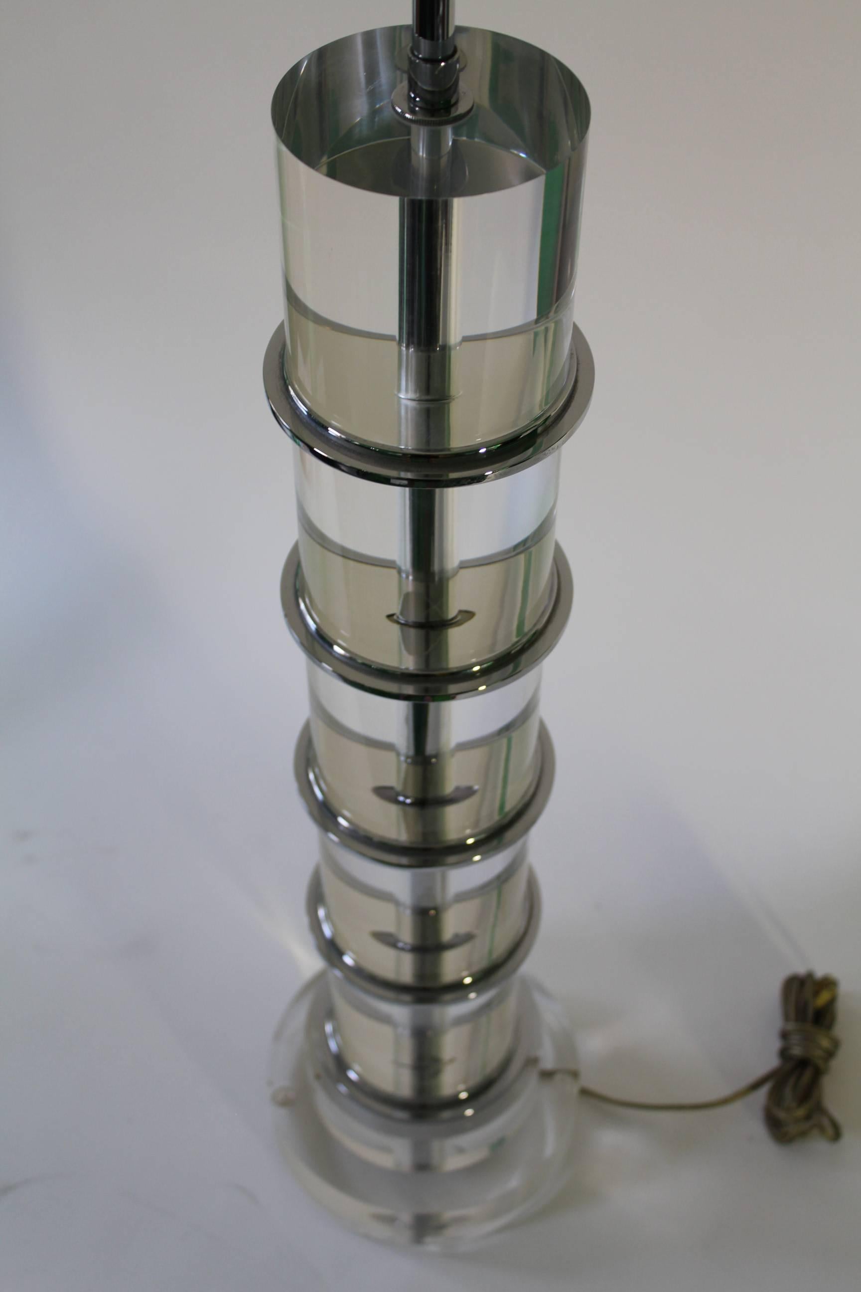 Les Prismatiques Lucite Column Lamp in the Manner of Karl Springer In Good Condition In New York, NY