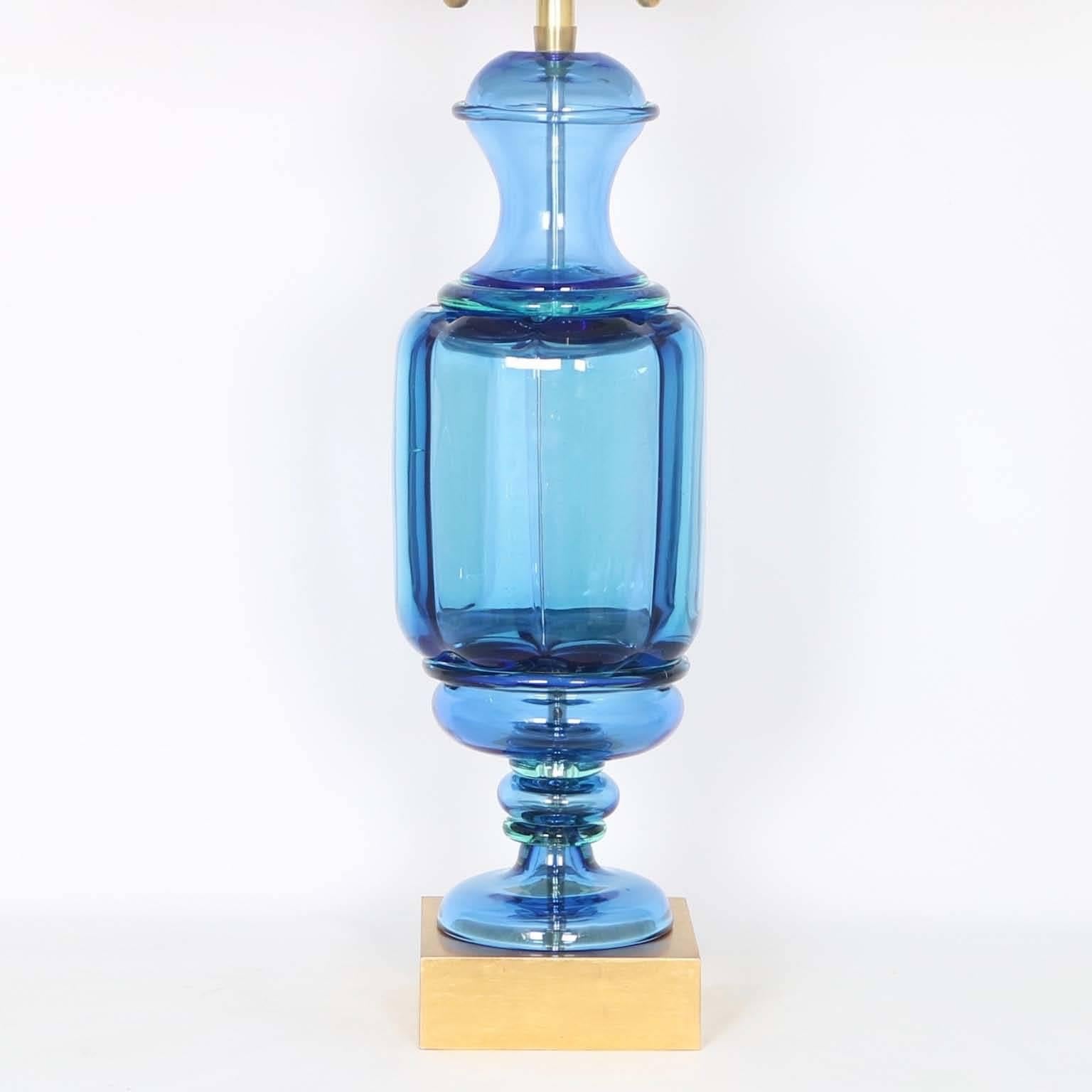 An circa 1950s Italian table lamp by Seguso for Marbro Lamp Company, with double socket cluster on clear blue, Murano glass body. The lamp is in excellent vintage condition, fully restored with all new wiring and hardware. The dimensions provided