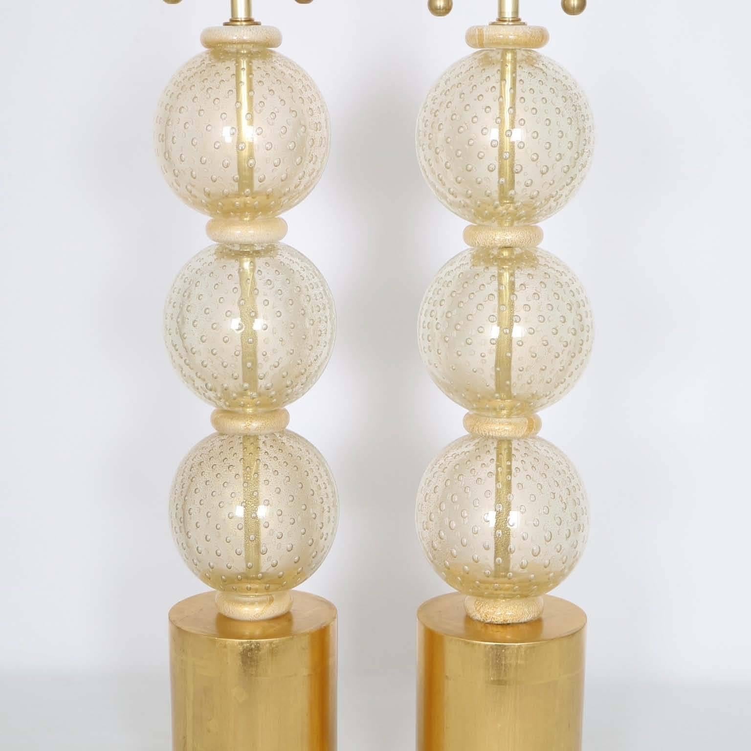 Pair of Barbini Hollywood Regency Murano Bullicante Glass Lamps with Gold Leaf In Excellent Condition In New York, NY