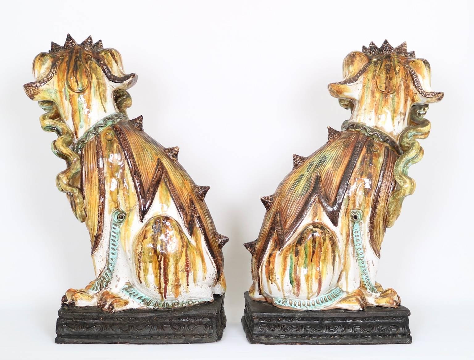 Pair of Hollywood Regency Italian Majolica Foo Dogs In Excellent Condition In New York, NY