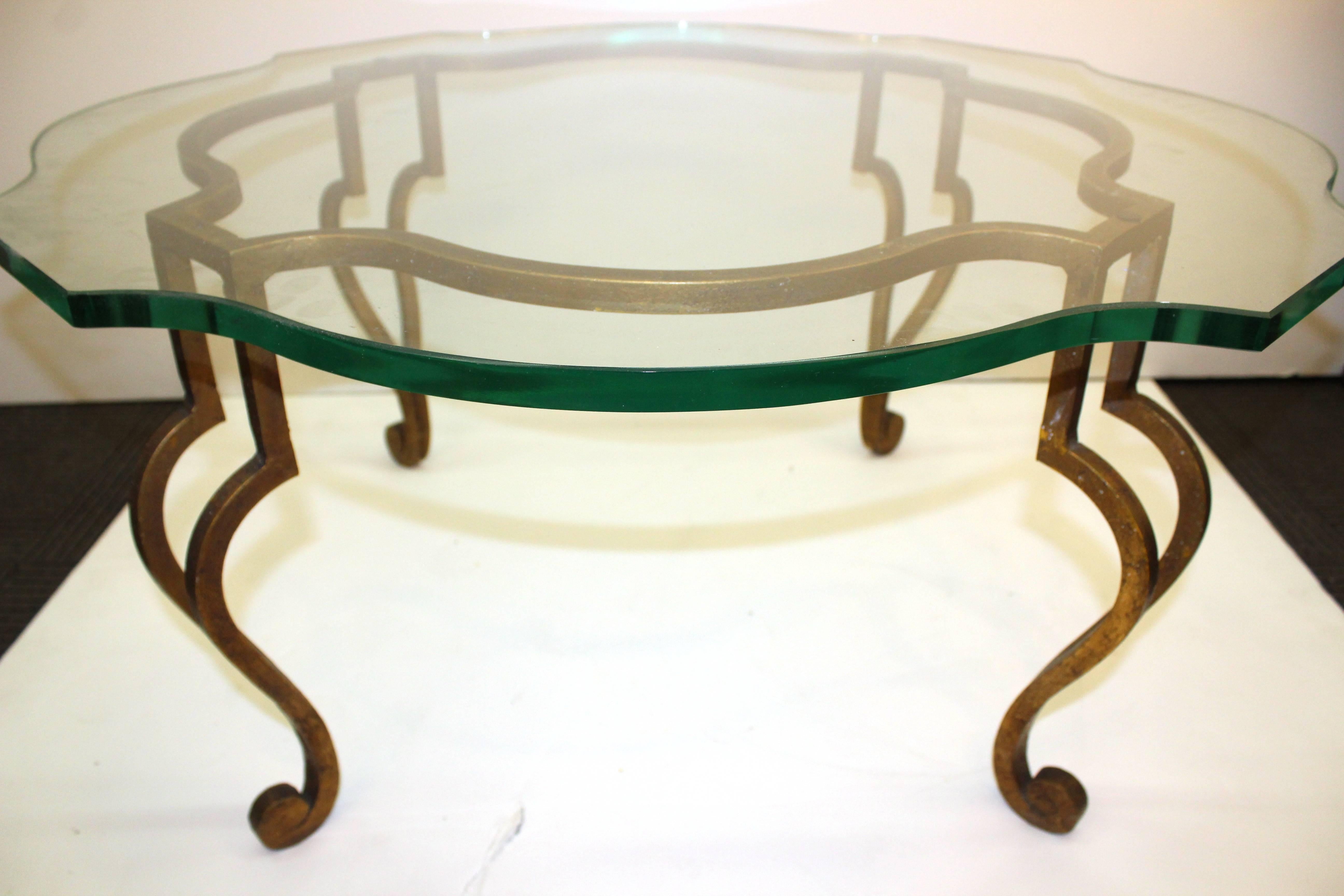 A vintage coffee table by Maison Ramsay in gold painted steel with a glass top and undulating sides. The piece also includes contemporary cabriole legs and scroll feet.

110440.
  