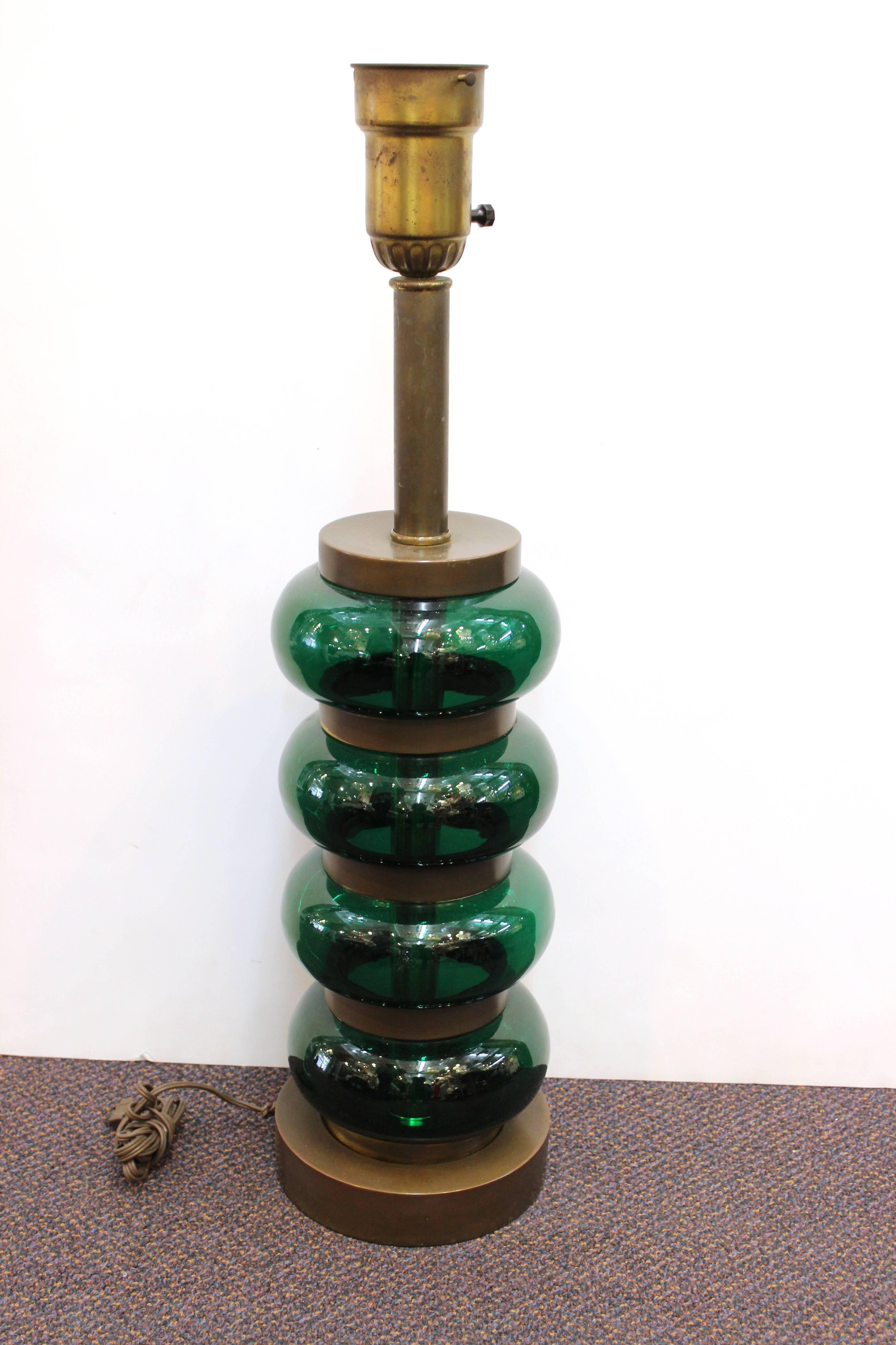 A vintage stacked bubble form table lamp in emerald green glass. In overall good vintage condition. 110628
   