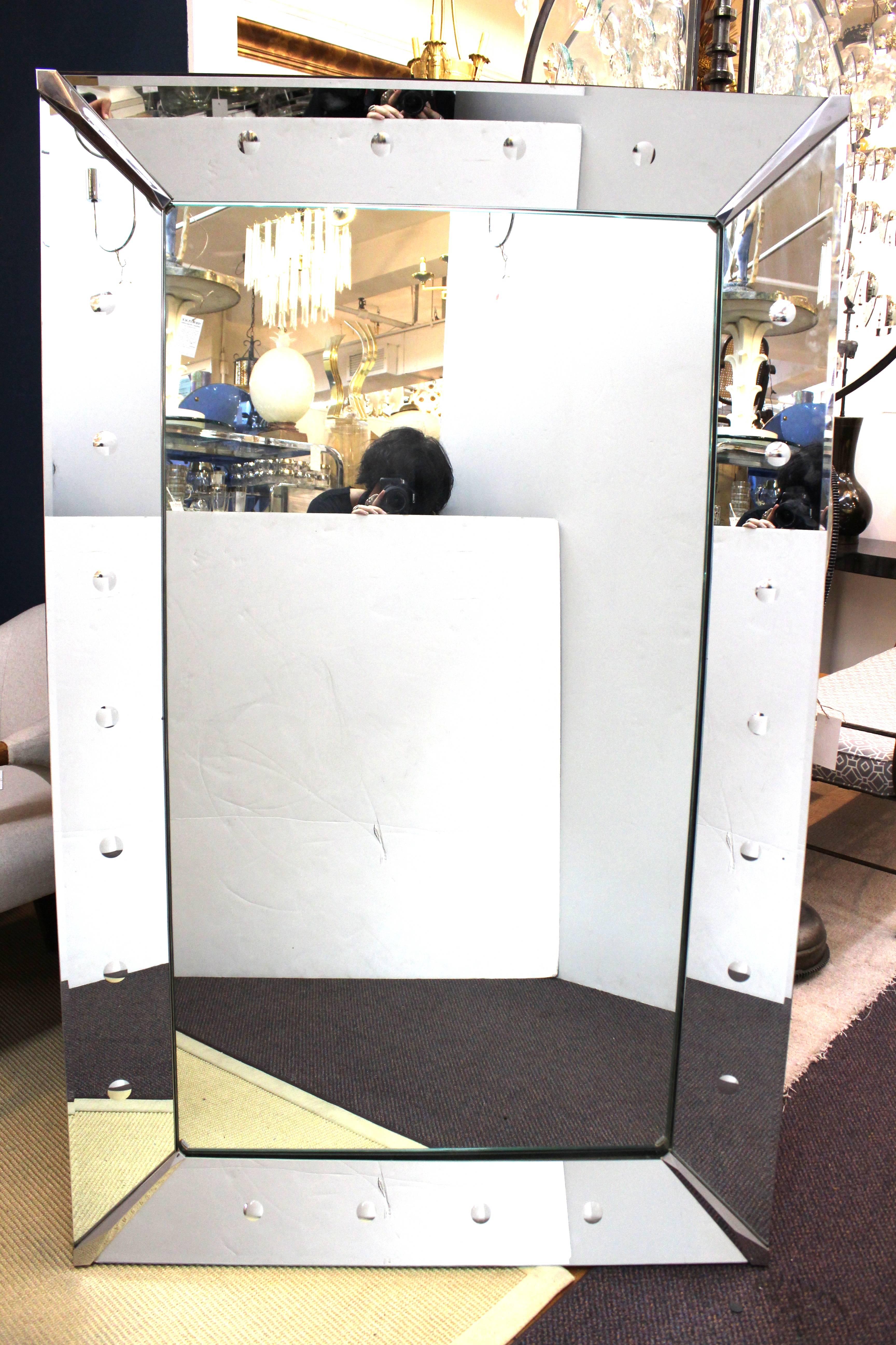 A large Venetian mirror with a beveled frame and scalloped edges. In very good condition. 

110632