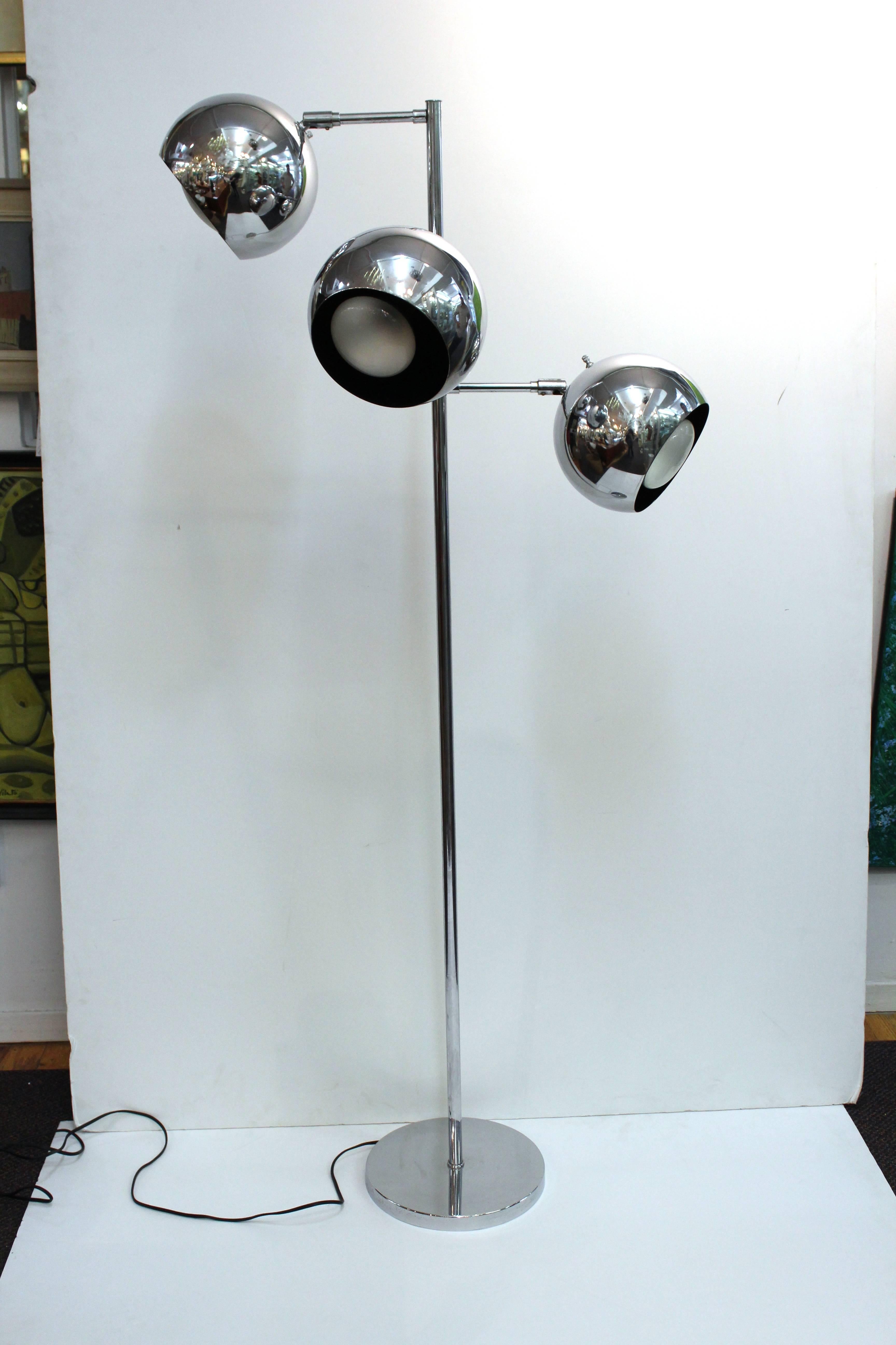 Chrome floor lamp by Koch & Lowy with three arms at different heights; each with a rounded chrome shade at the end. Features include a small mechanism at the end of each arm allowing for the rounded ends to adjust position. 

110626
 