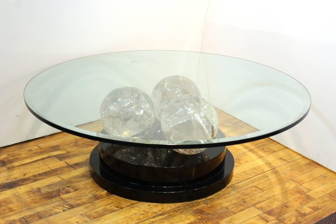This round coffee table on three large globes after Pierre Giraudon features a two-tiered black base.