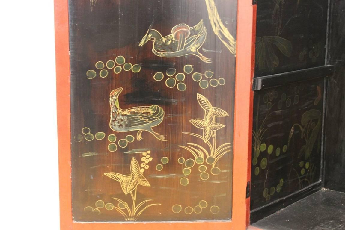 Chinoiserie Cabinet in Red and Black 2
