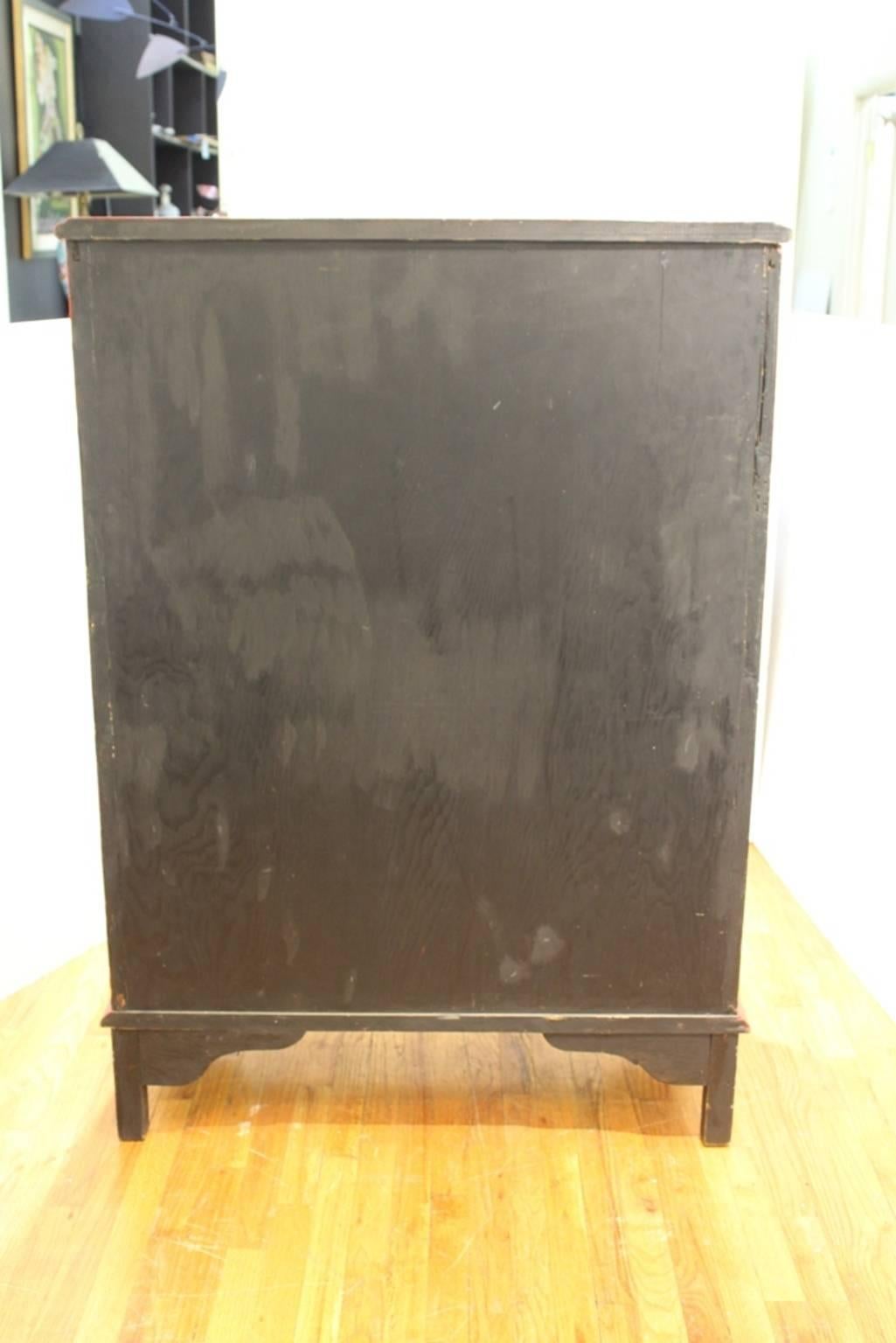 Chinoiserie Cabinet in Red and Black 4
