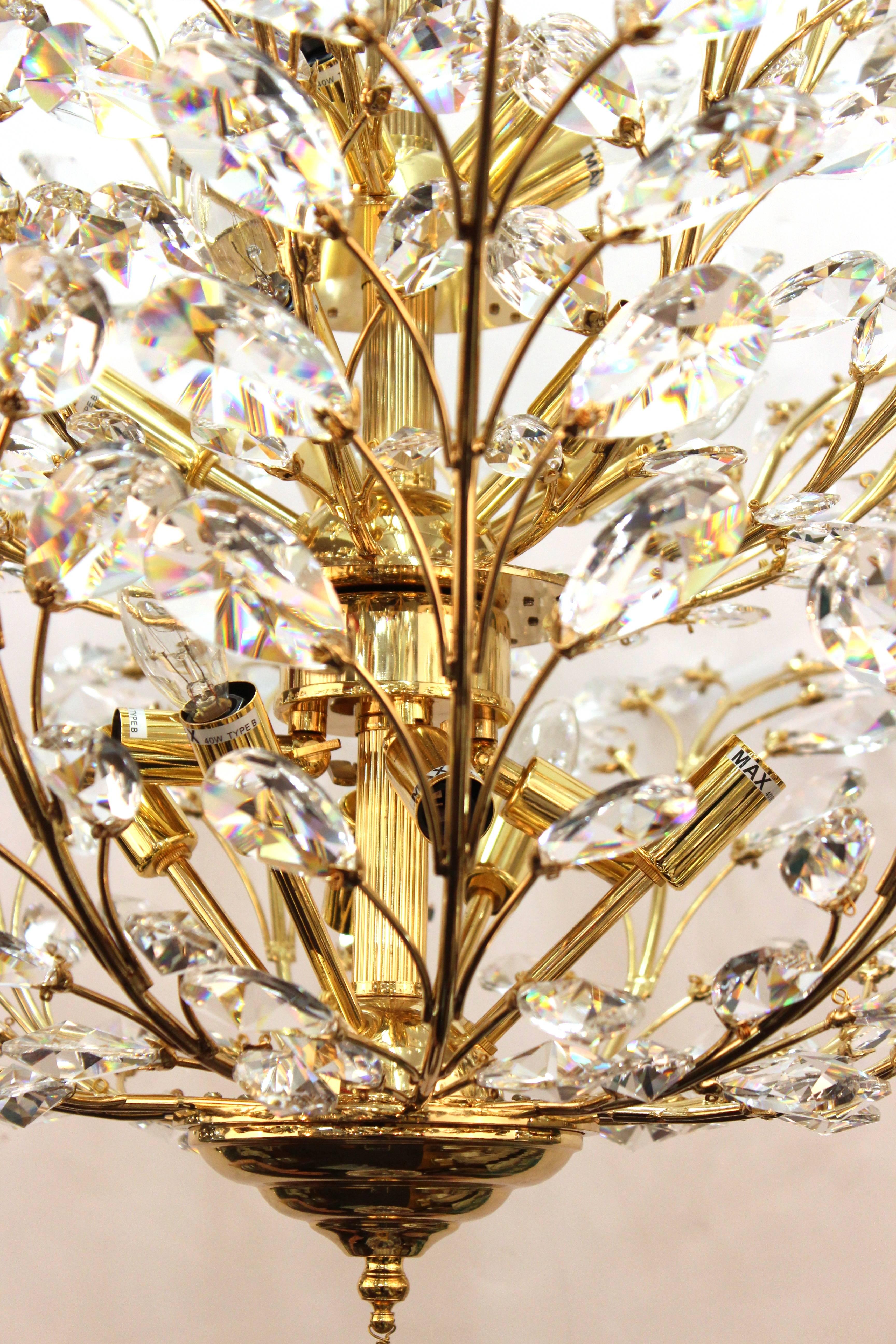 Mid-Century Italian Gold-Plated Brass Chandelier with Crystal Prisms 3