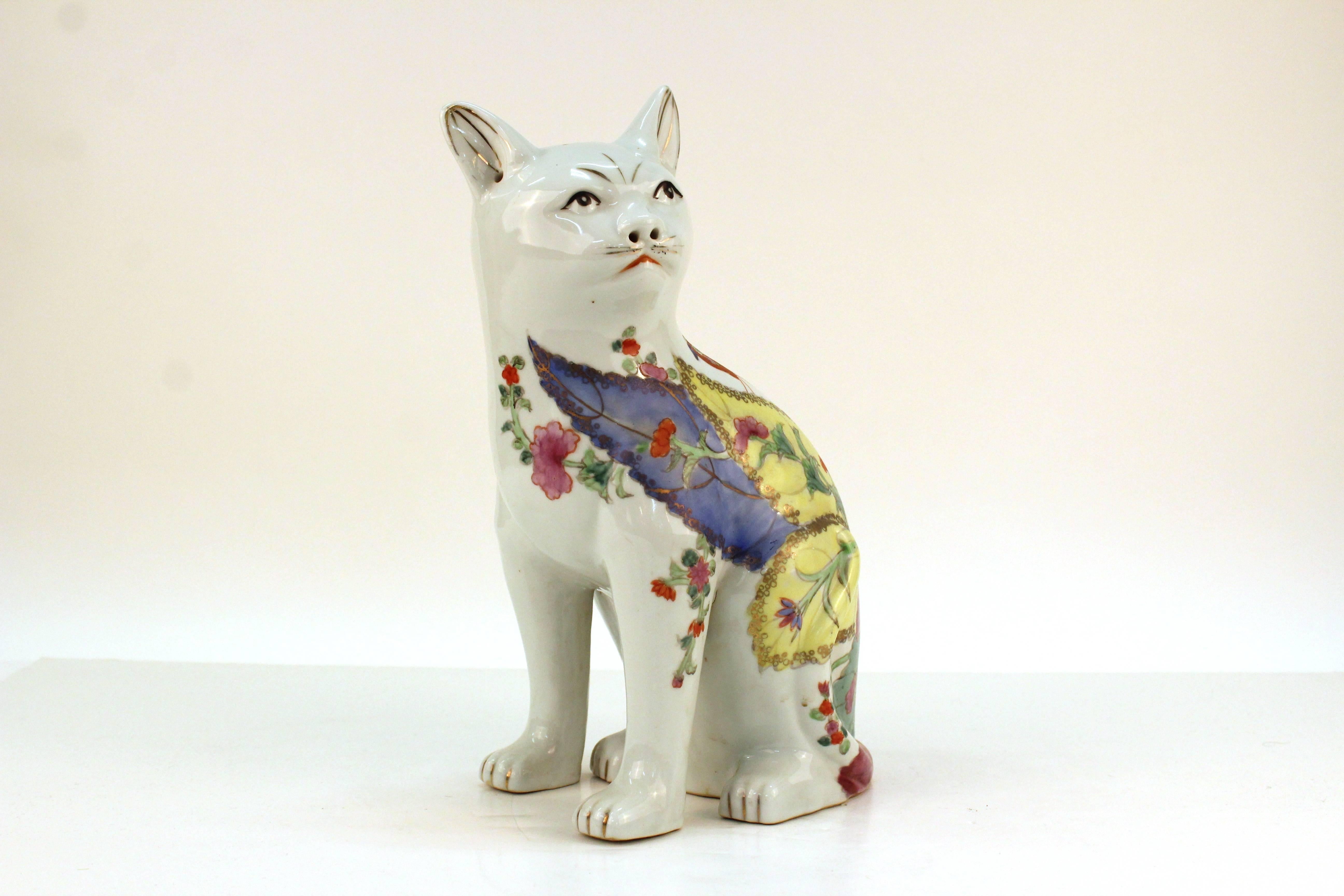 A Chinese ceramic cat sculpture with colorful tobacco leaf motif. Three Chinese characters are etched on the bottom of the piece. The sculpture is in good condition.