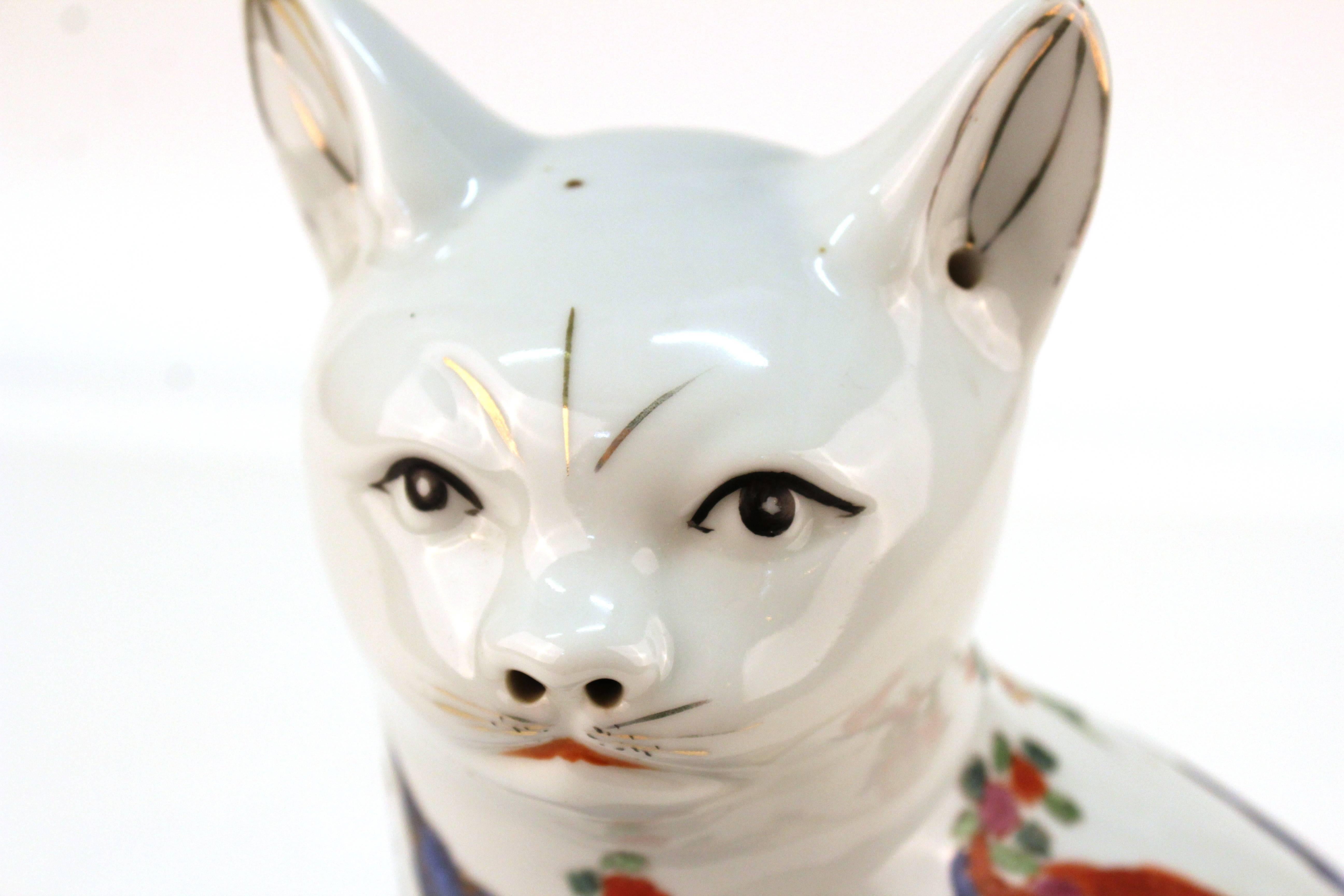 20th Century Chinese Tobacco Leaf Cat Sculpture