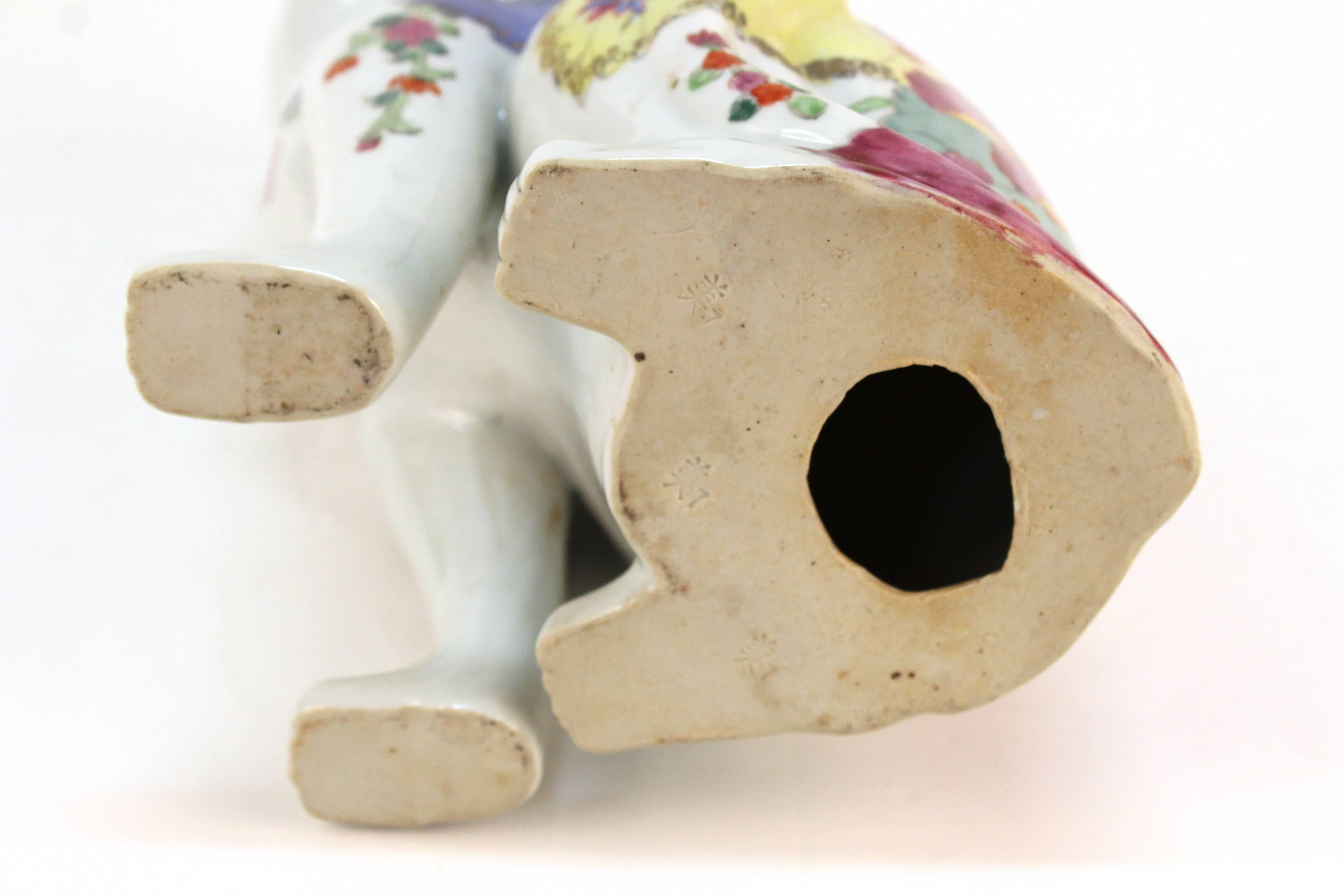 Ceramic Chinese Tobacco Leaf Cat Sculpture