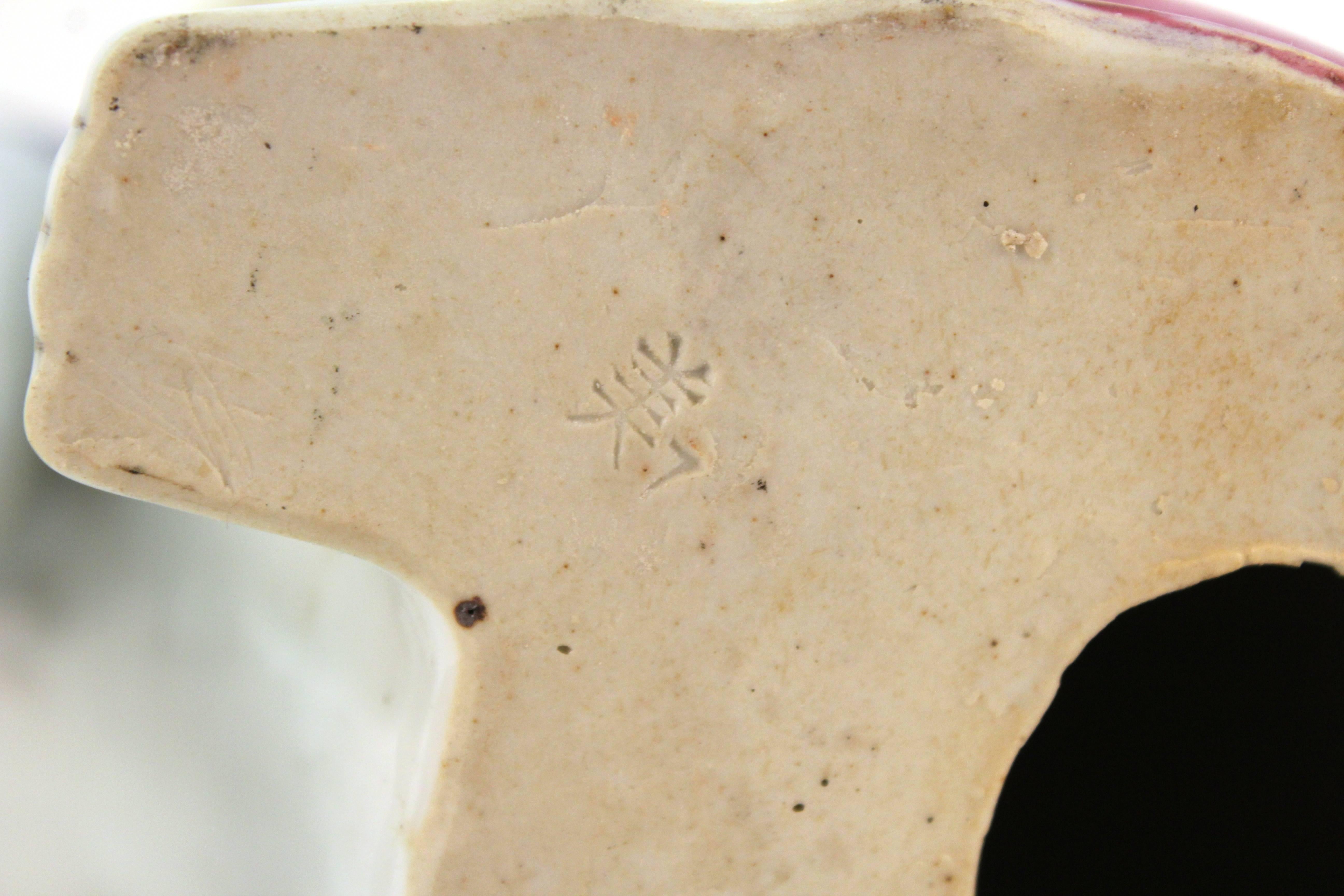 Chinese Tobacco Leaf Cat Sculpture 1