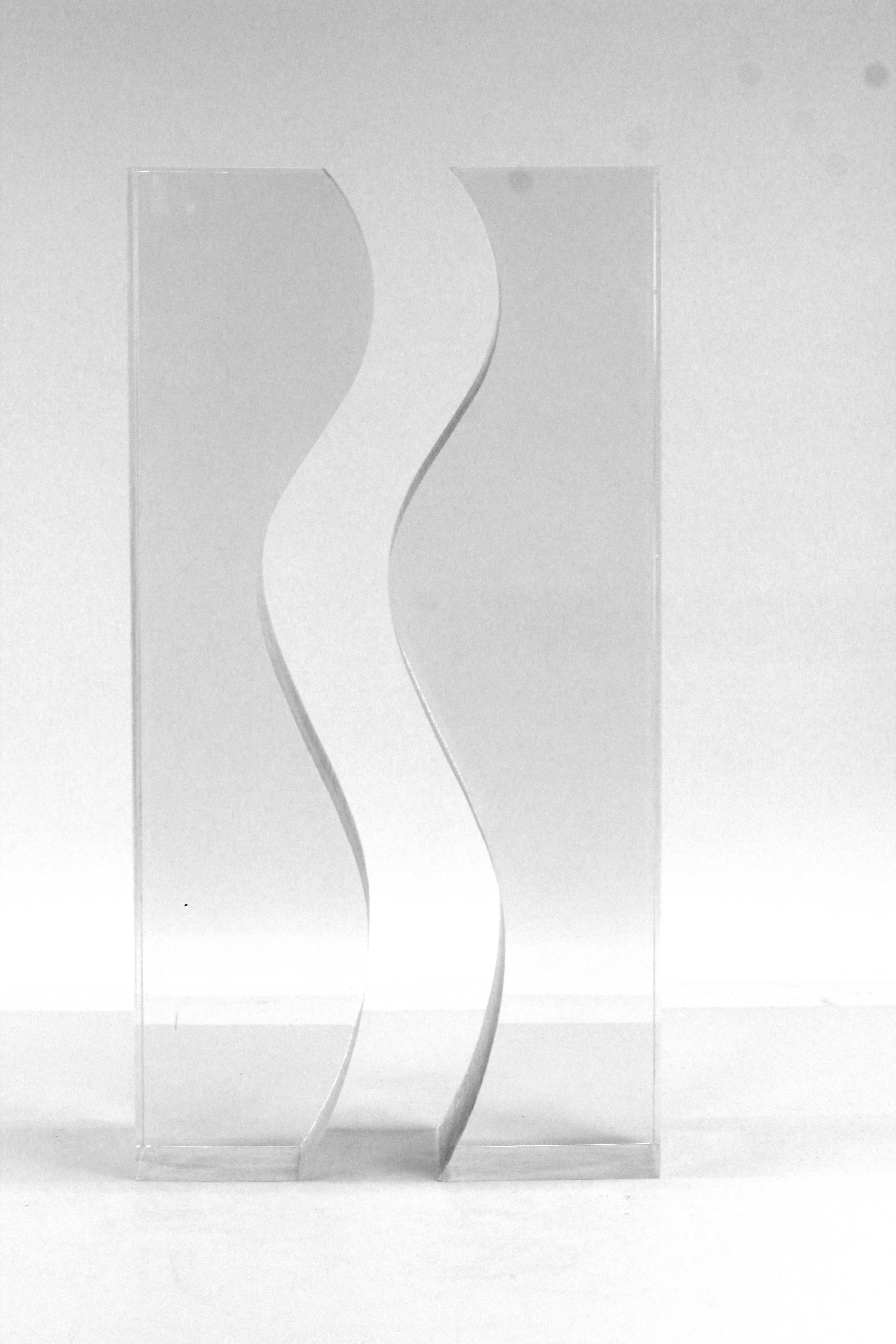 Modernist Interlocking Wave Sculptures in Clear Resin In Good Condition In New York, NY