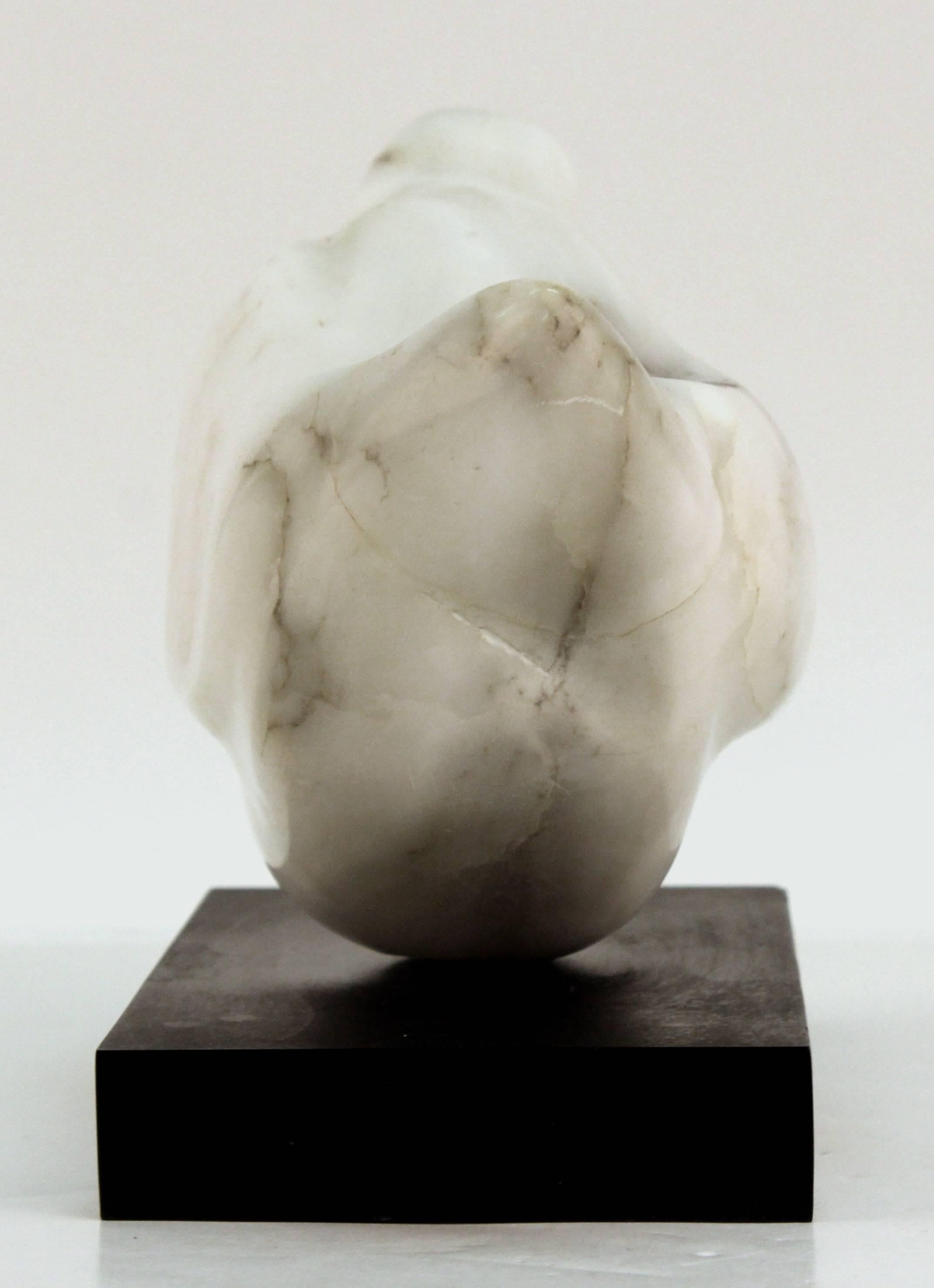 Marble Bird Sculpture on Black Base In Good Condition In New York, NY