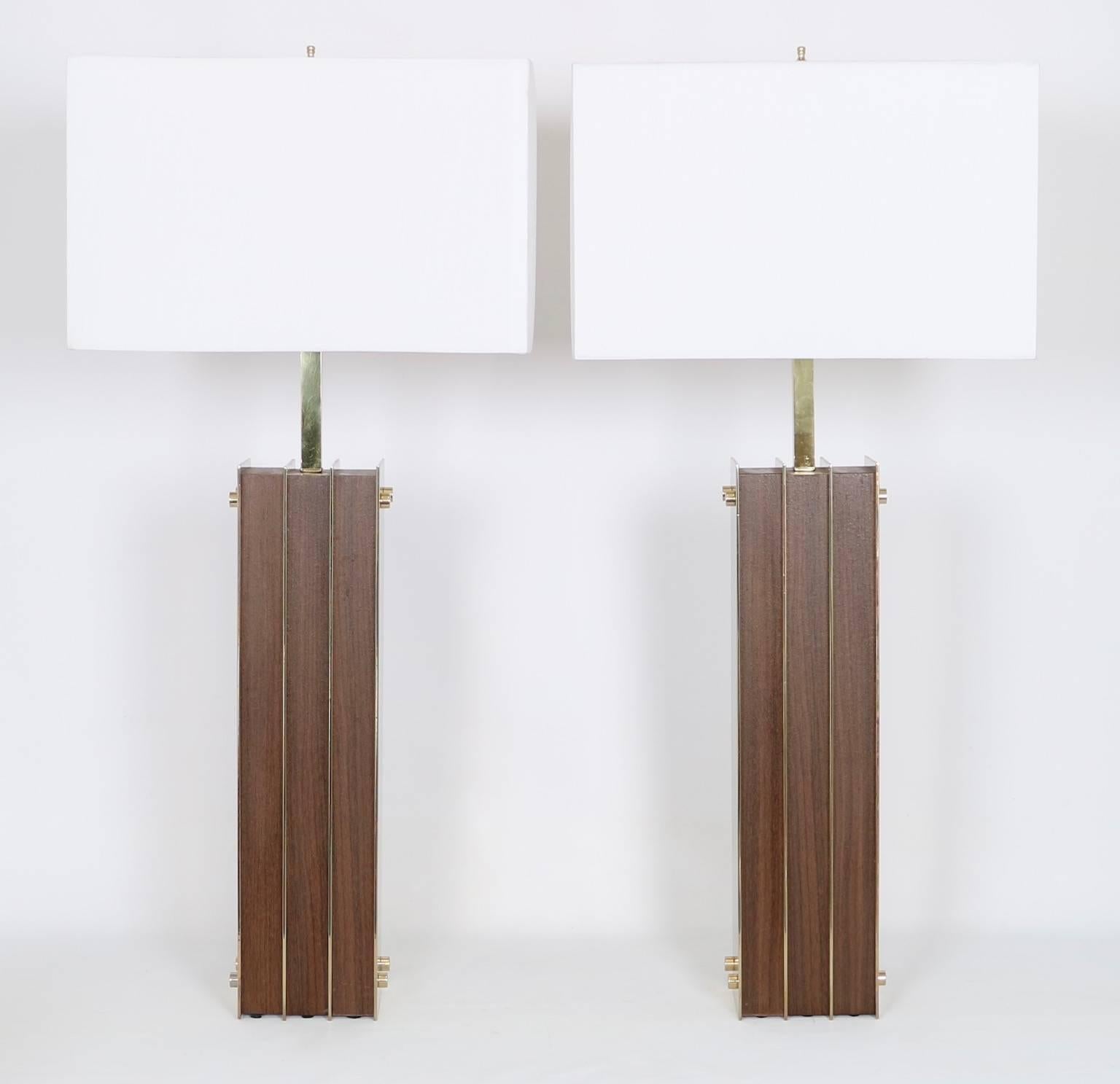 Unknown Restored Mid-Century Modern Pair of Lamps in Brass and Wood