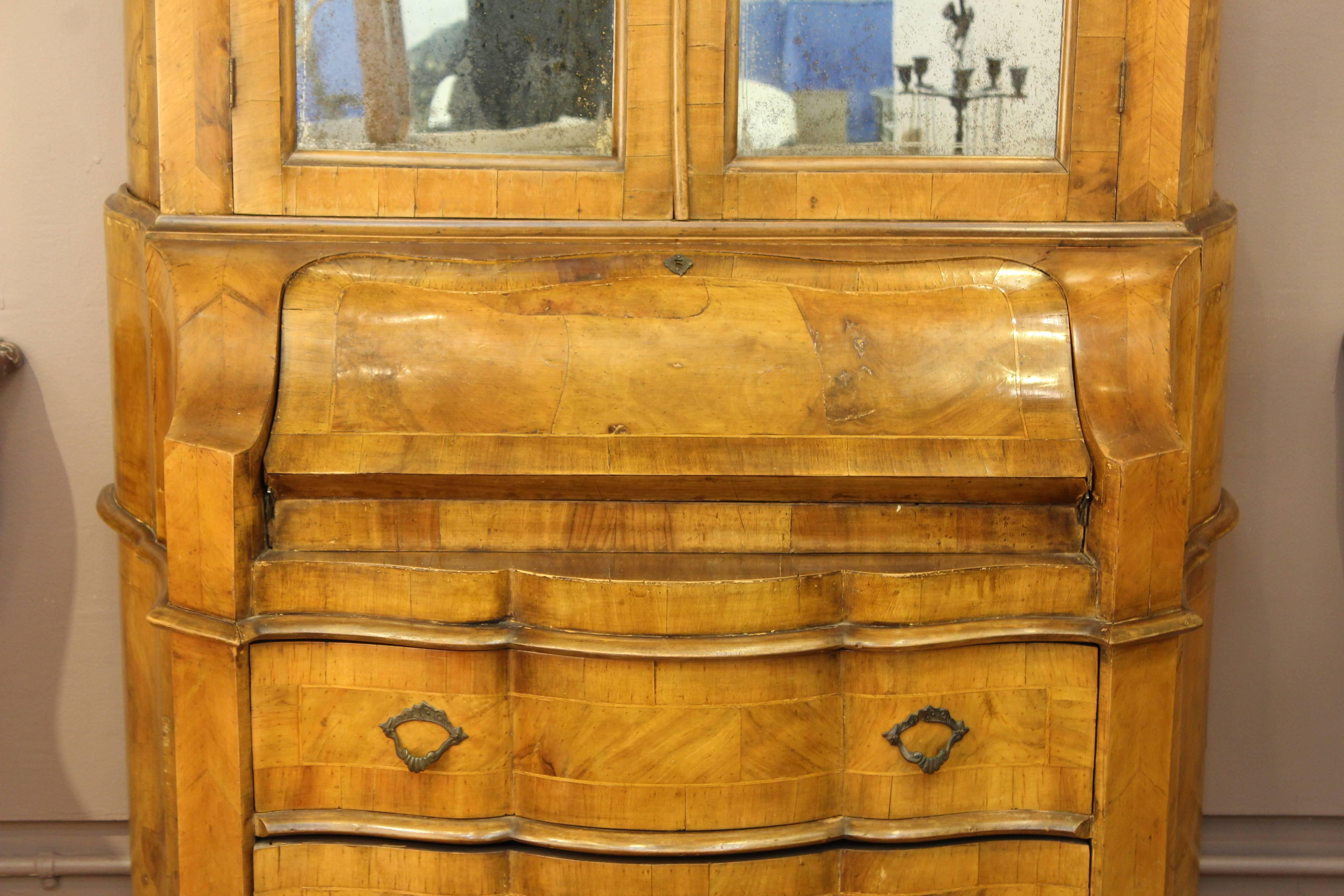 18th Century Venetian Trumeau Cabinet In Good Condition In New York, NY