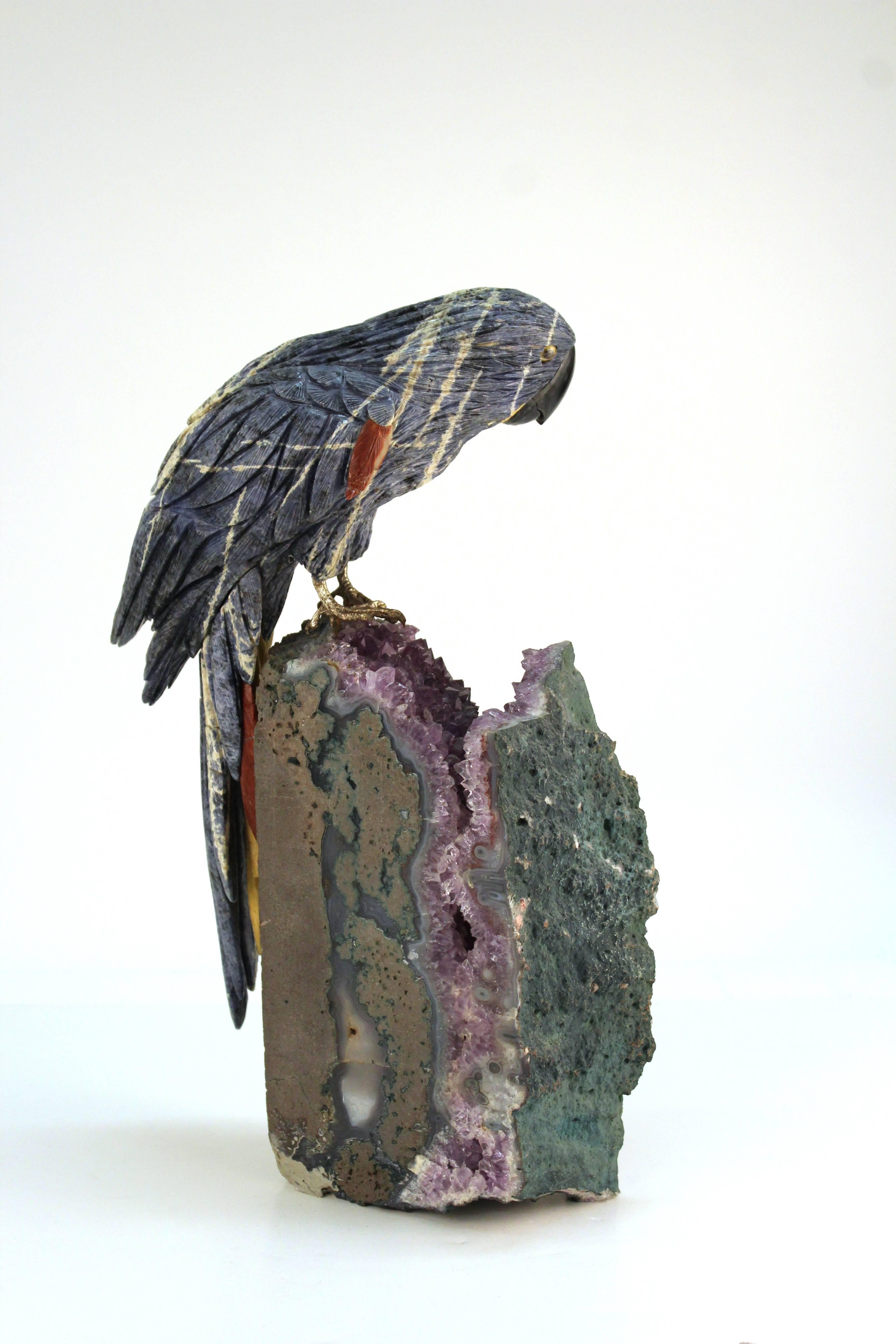 Parrot Sculpture on Amethyst In Good Condition In New York, NY